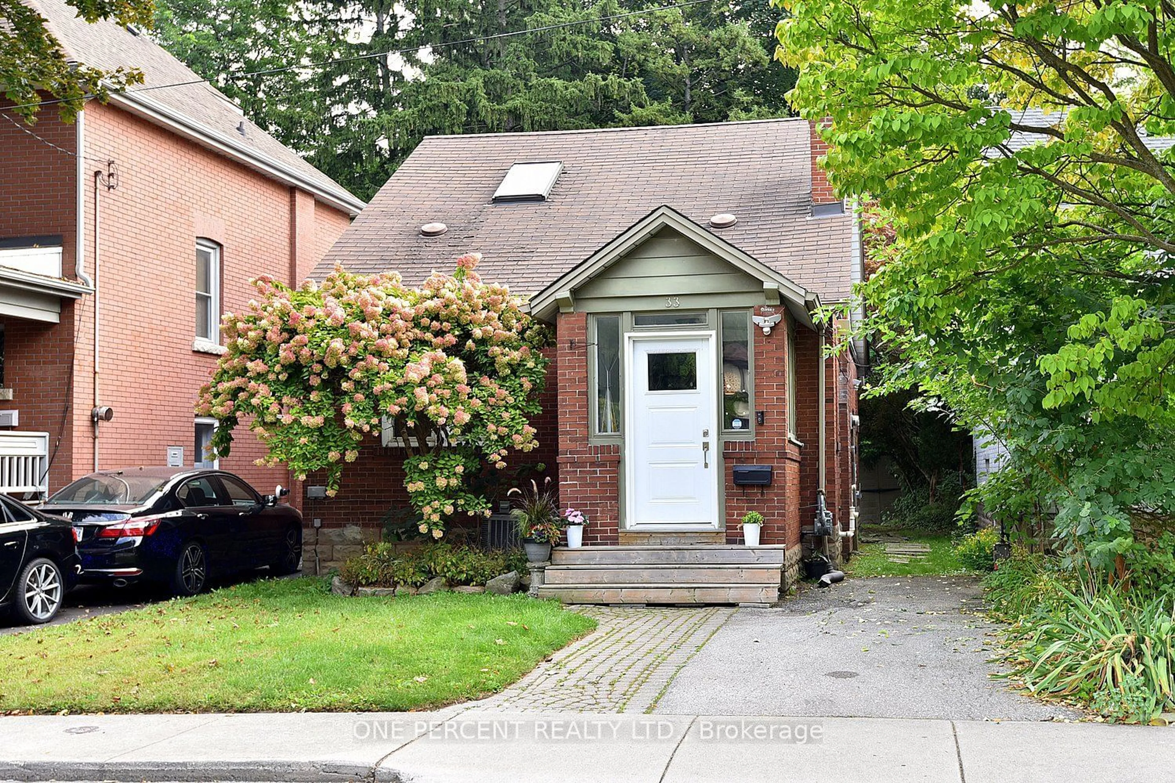 Frontside or backside of a home for 33 Cline Ave, Hamilton Ontario L8S 1W8