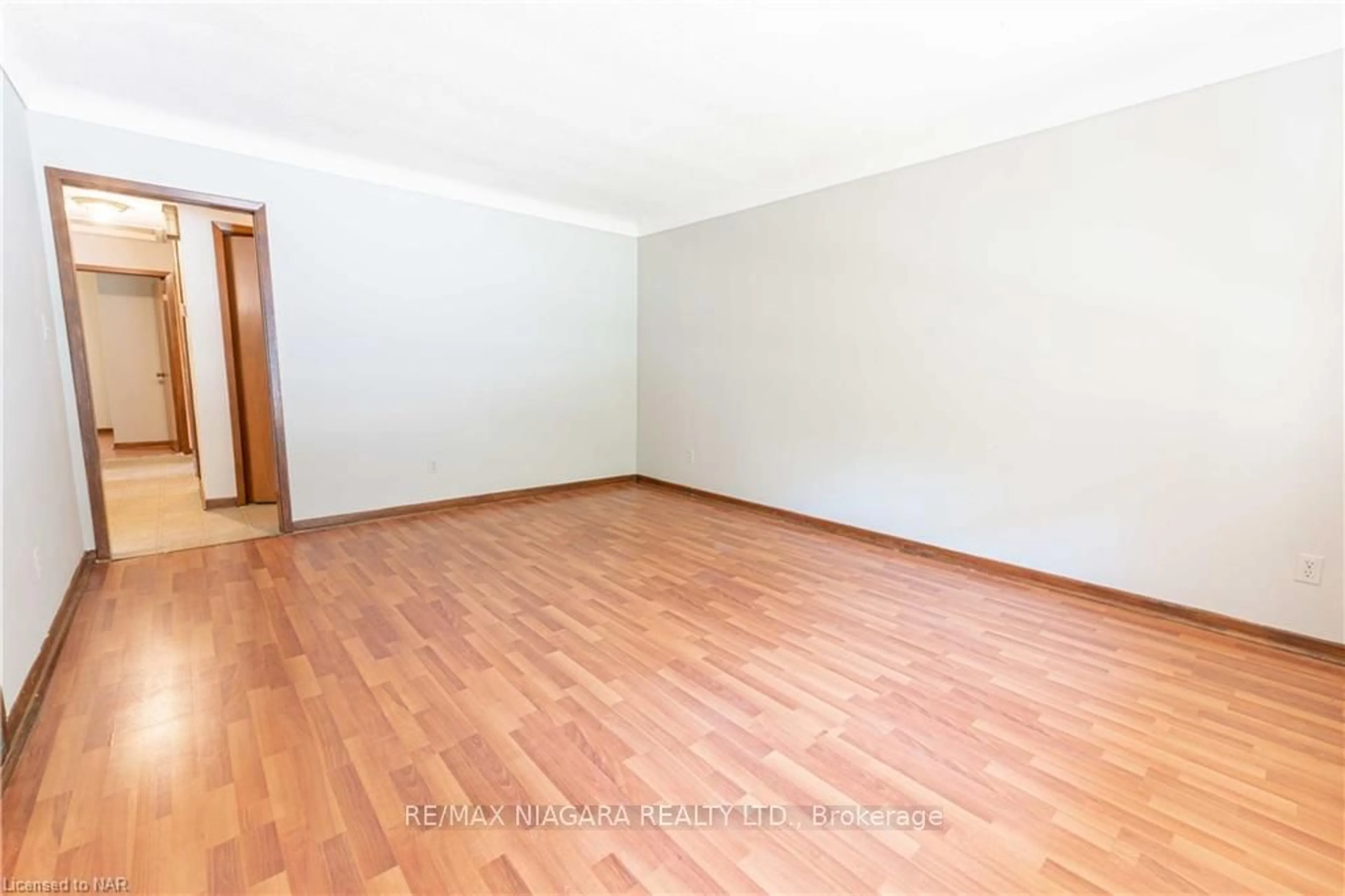 A pic of a room, wood floors for 10 Dundas Cres, St. Catharines Ontario L2T 1T3