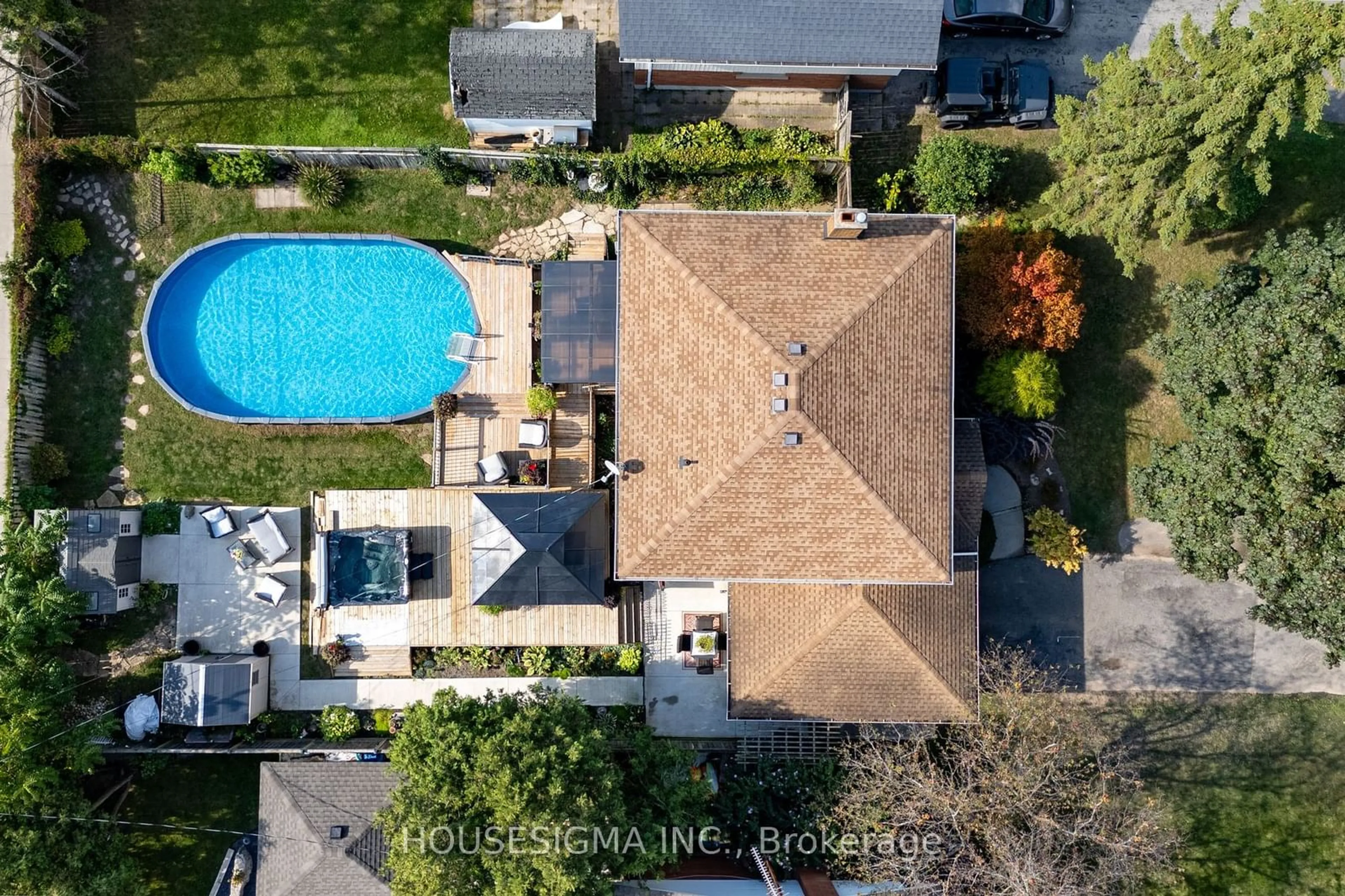 Frontside or backside of a home, the street view for 19 Claremount Circ, Welland Ontario L3C 2P4