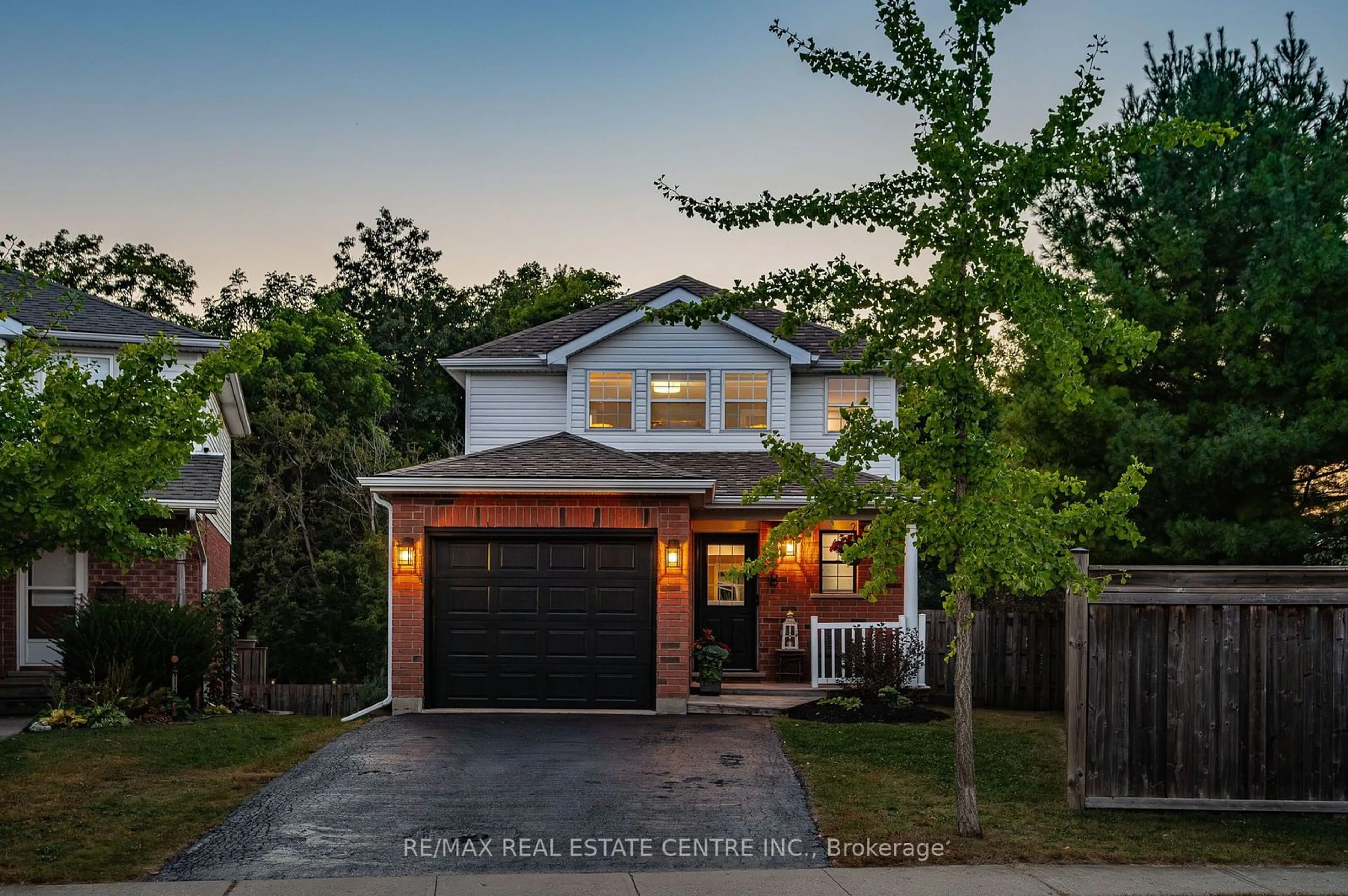 Home with brick exterior material for 8 Jordan Dr, Cambridge Ontario N3C 4E1