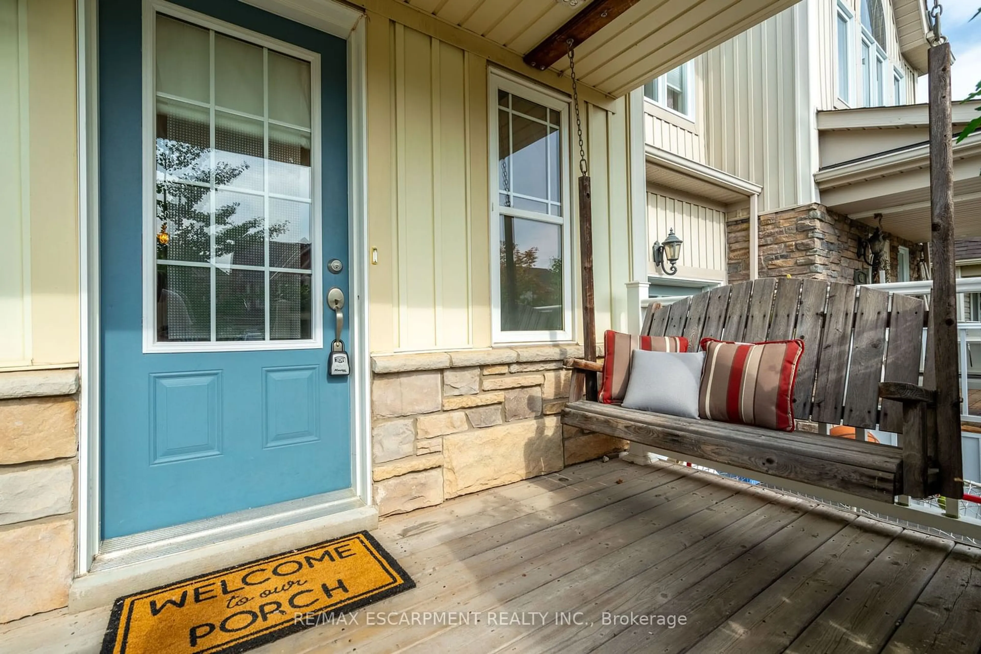 Indoor entryway, wood floors for 67 Golden Iris Cres, Hamilton Ontario L8B 0R6