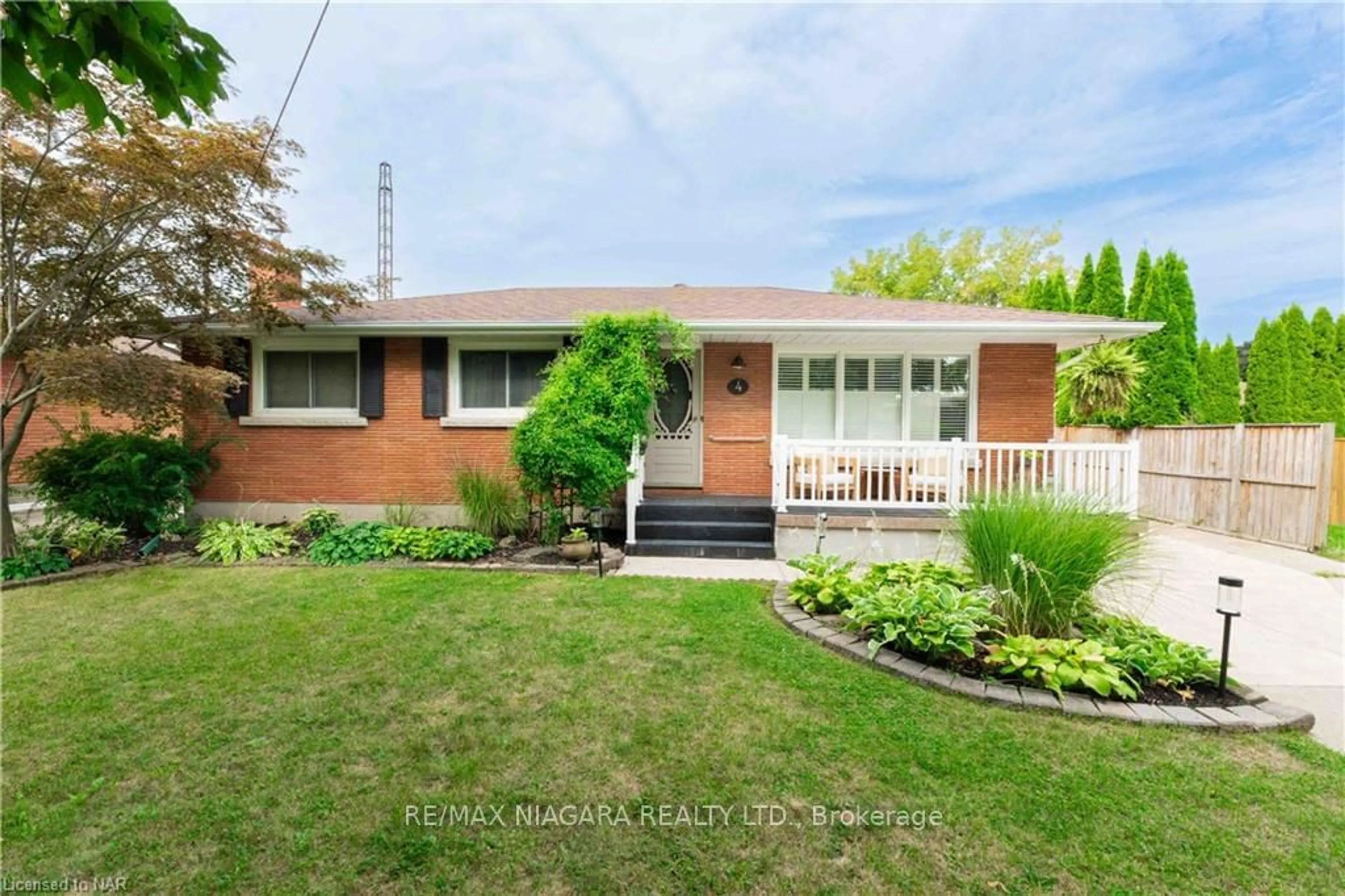 Home with brick exterior material for 4 JOANNA Dr, St. Catharines Ontario L2N 1V2