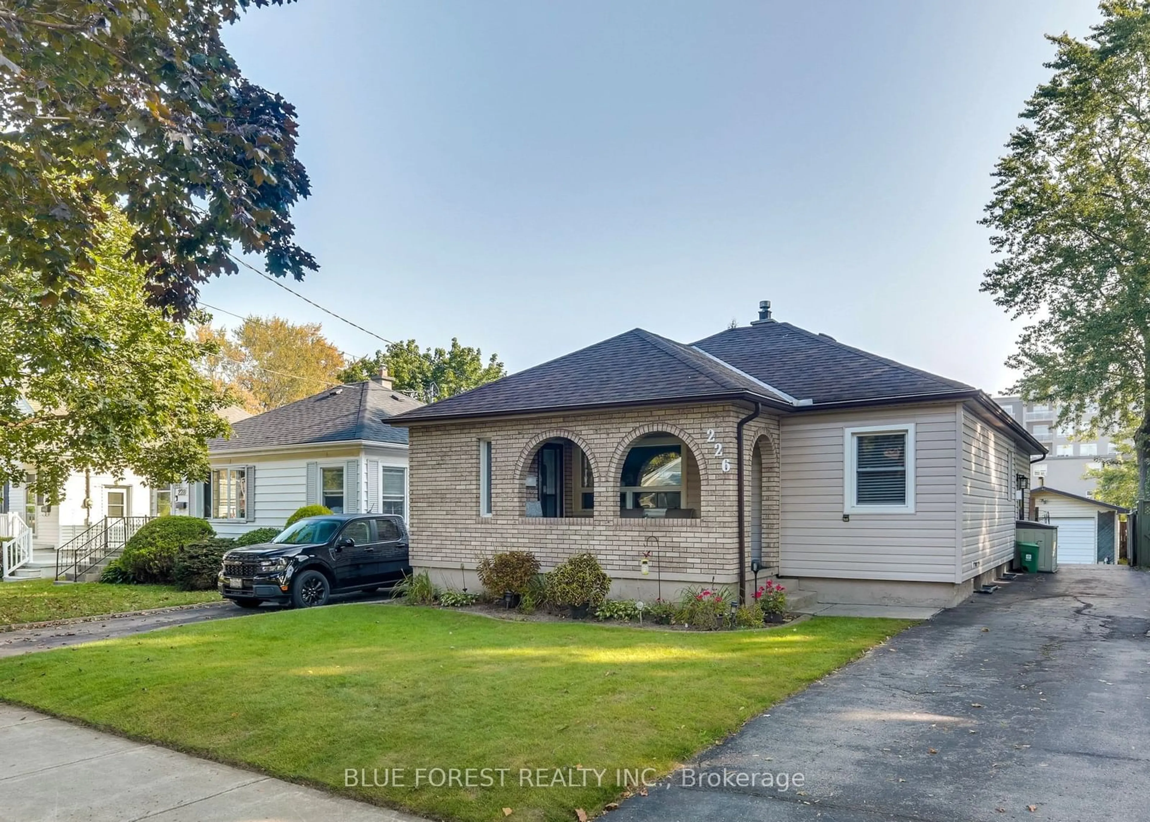 Frontside or backside of a home, the street view for 226 Oakland Ave, London Ontario N5W 4J3