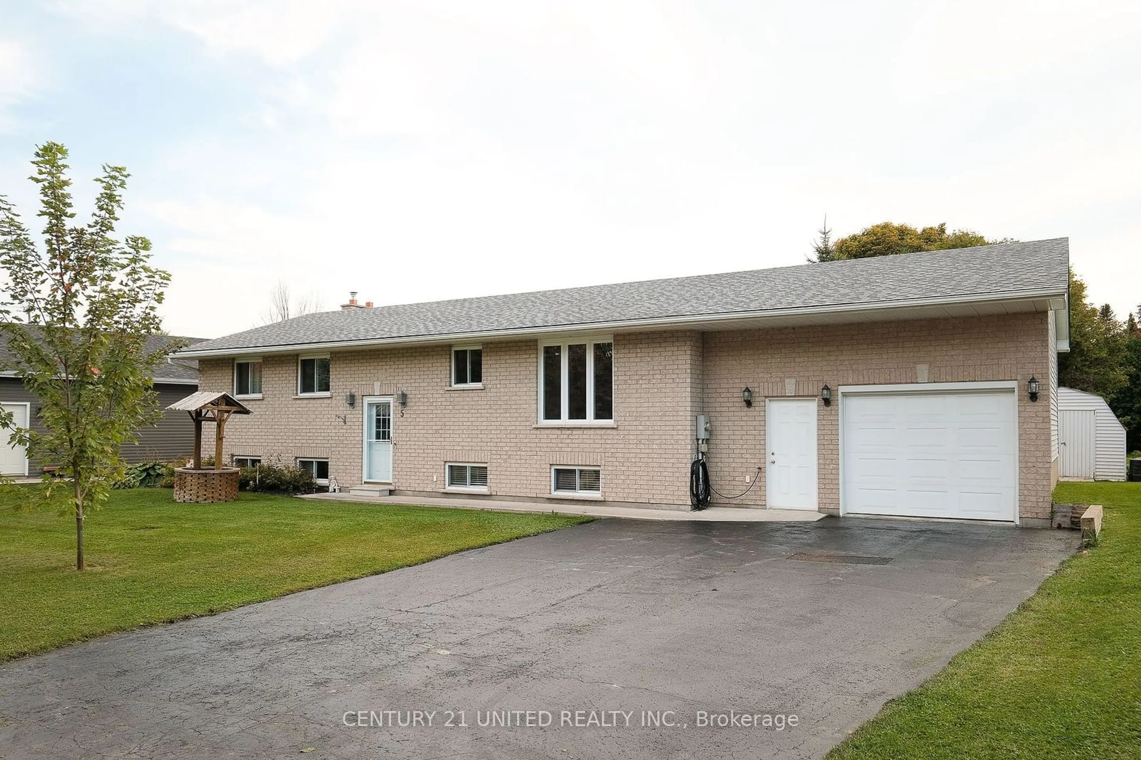 Frontside or backside of a home, the front or back of building for 5 Deane St, Kawartha Lakes Ontario K0L 2W0