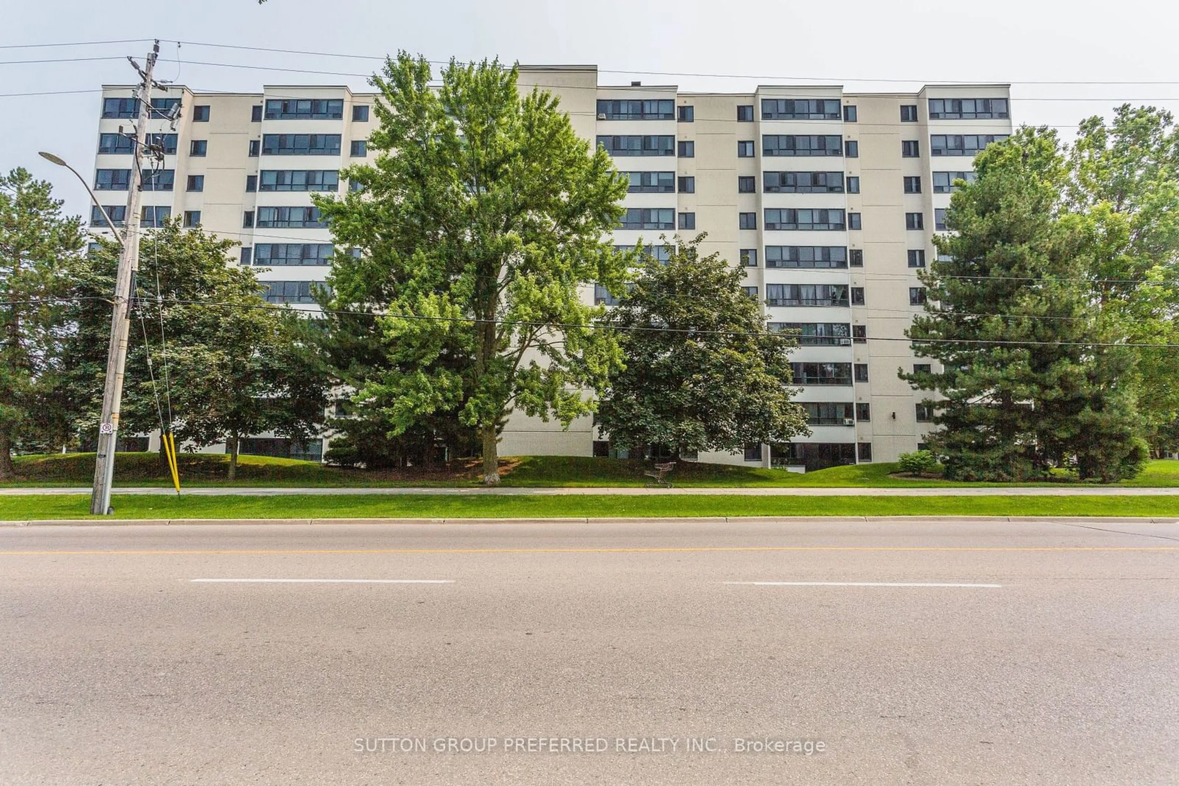 A pic from exterior of the house or condo for 600 GRENFELL Dr #305, London Ontario N5X 2R8