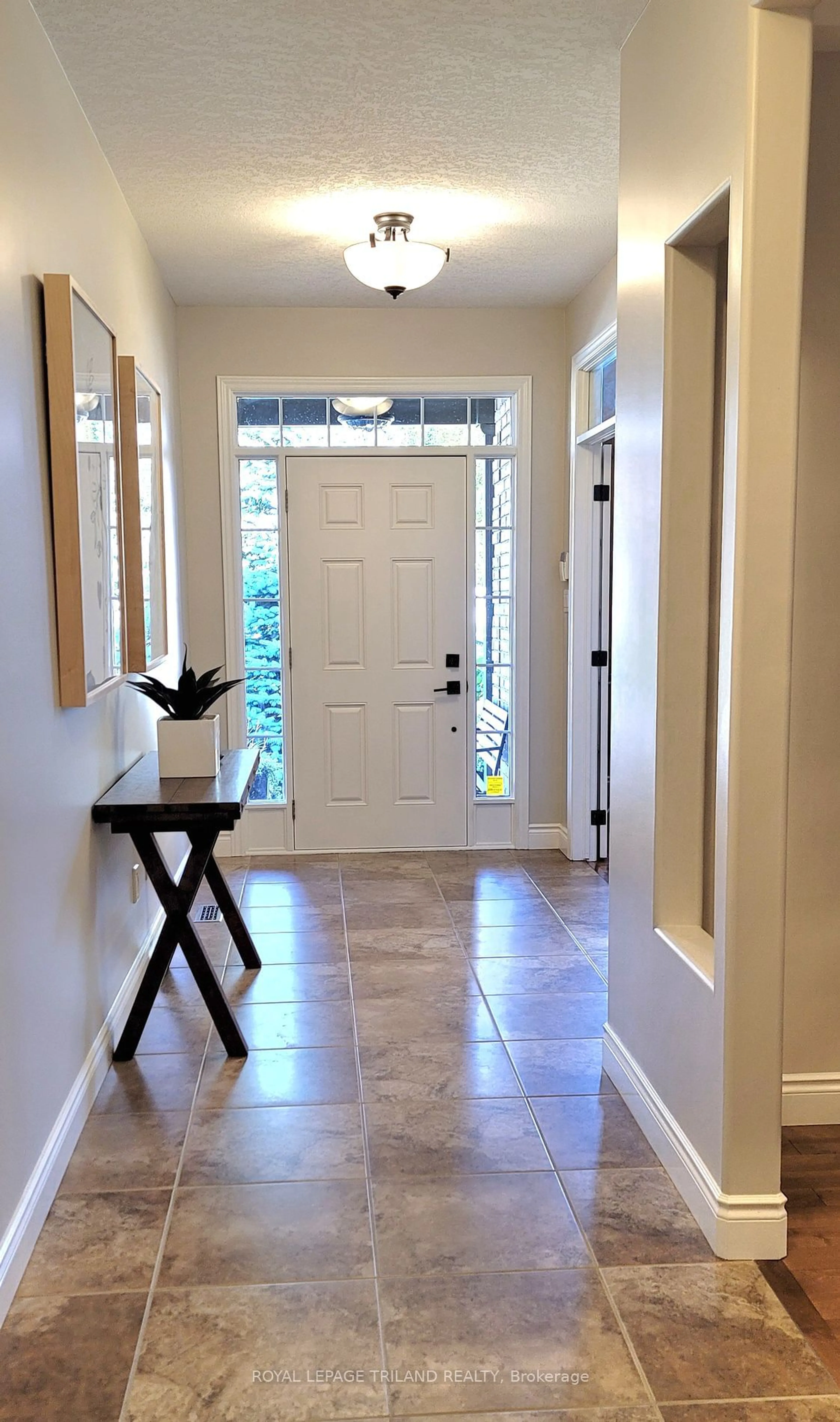 Indoor entryway, wood floors for 1519 Privet Pl, London Ontario N5X 0E7