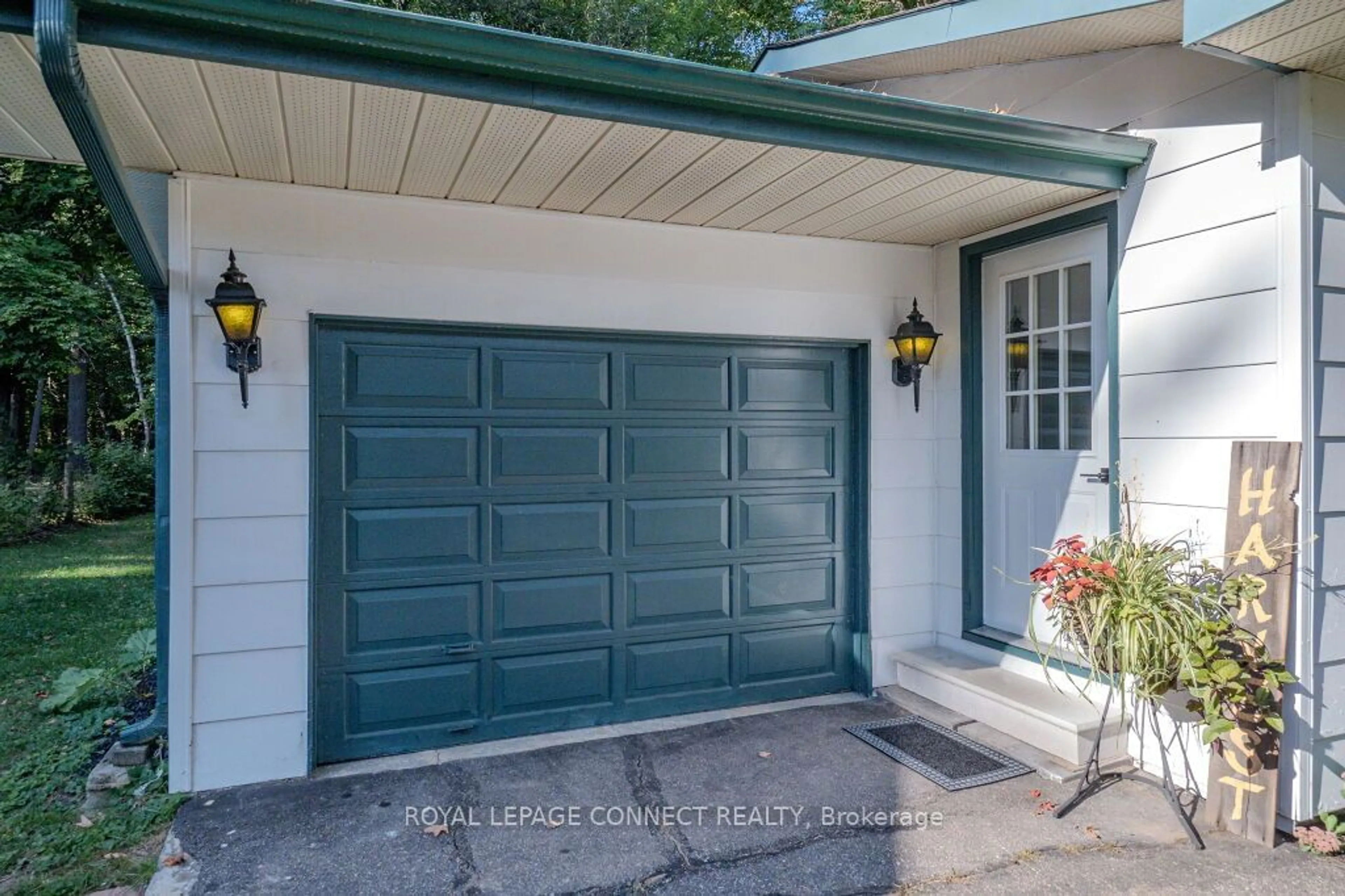 Indoor garage for 82 Clearwater Lake Rd, Huntsville Ontario P0B 1L0