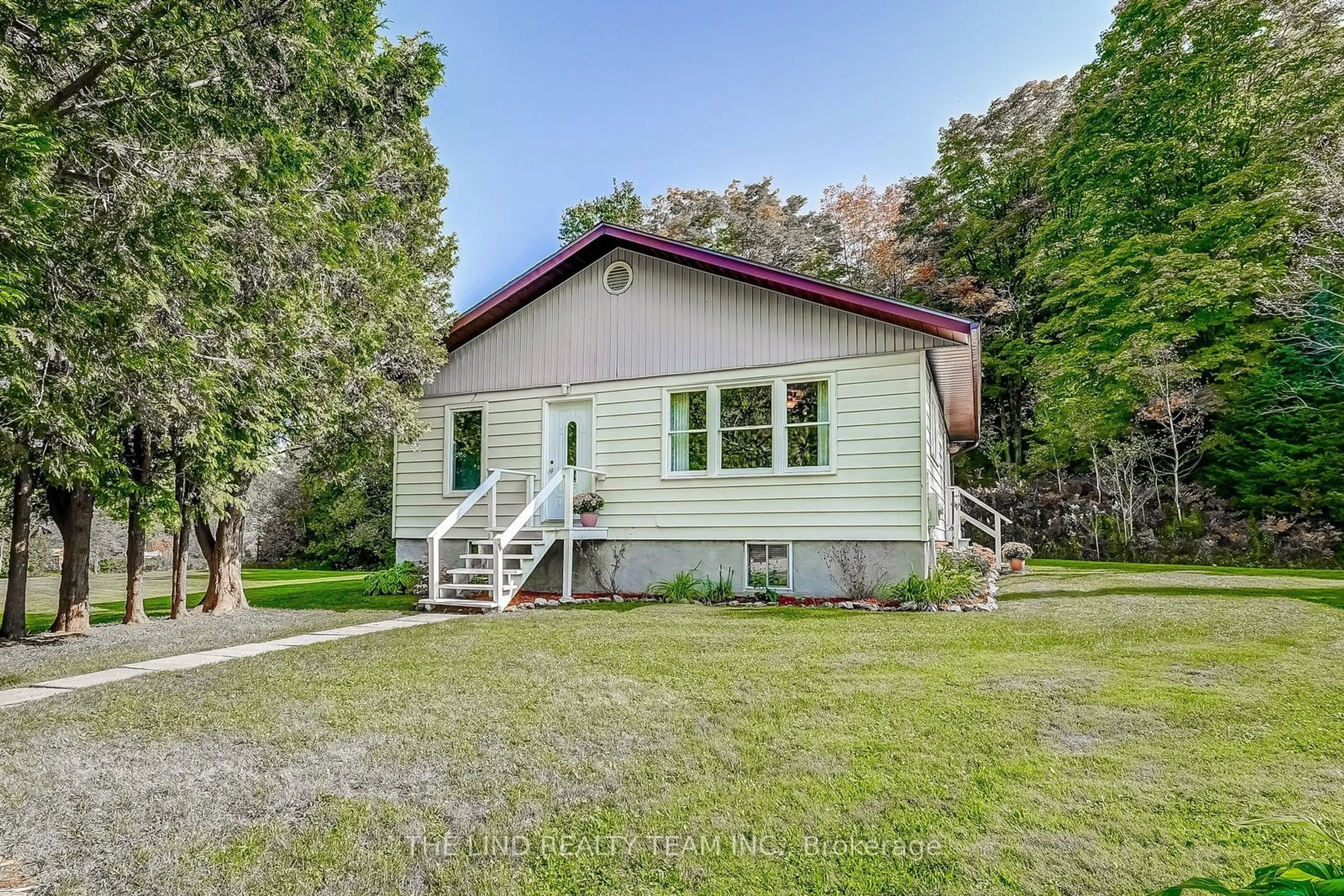 Cottage for 949 Raymond Rd, Muskoka Lakes Ontario P0B 1M0