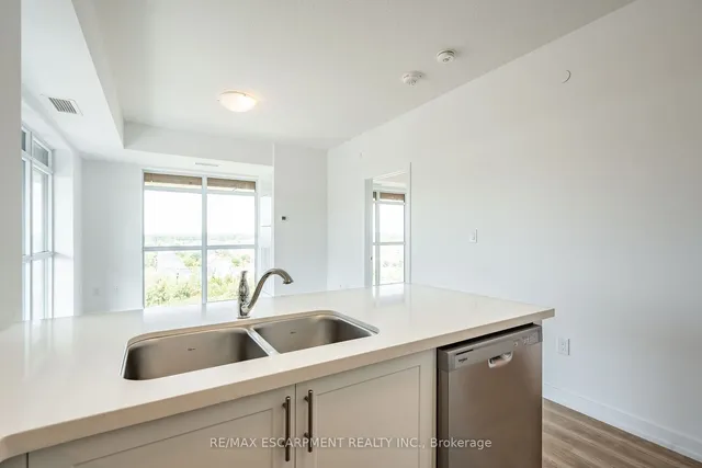Additional property image - 470 DUNDAS St Unit 902
