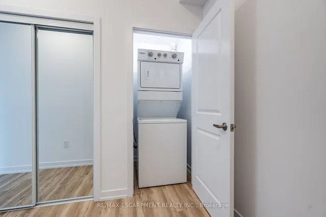 Additional property image - 470 DUNDAS St Unit 902