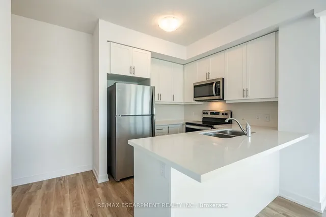 Additional property image - 470 DUNDAS St Unit 902