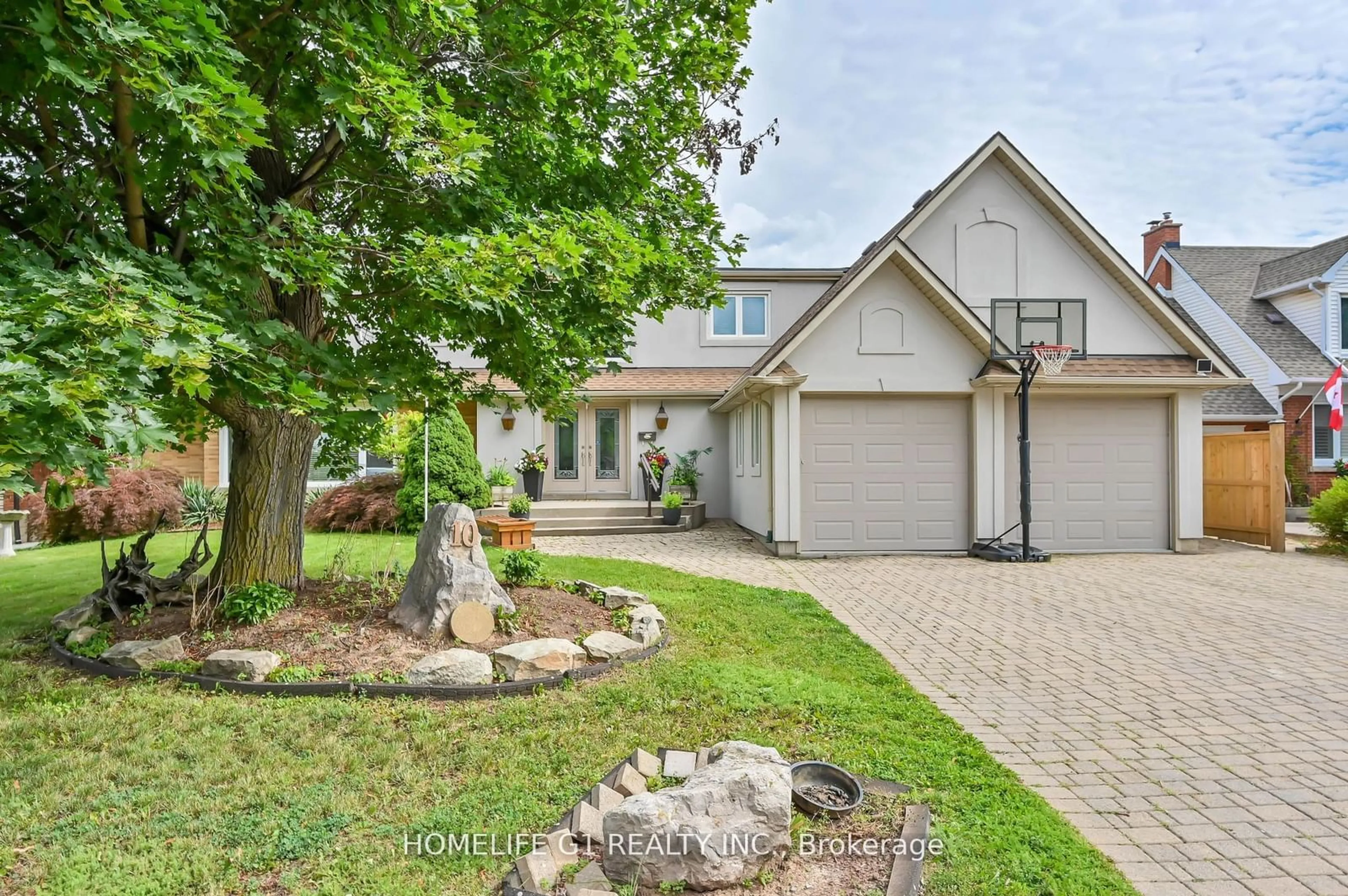 Frontside or backside of a home for 10 Douglas Pl, Hamilton Ontario L8G 1M6