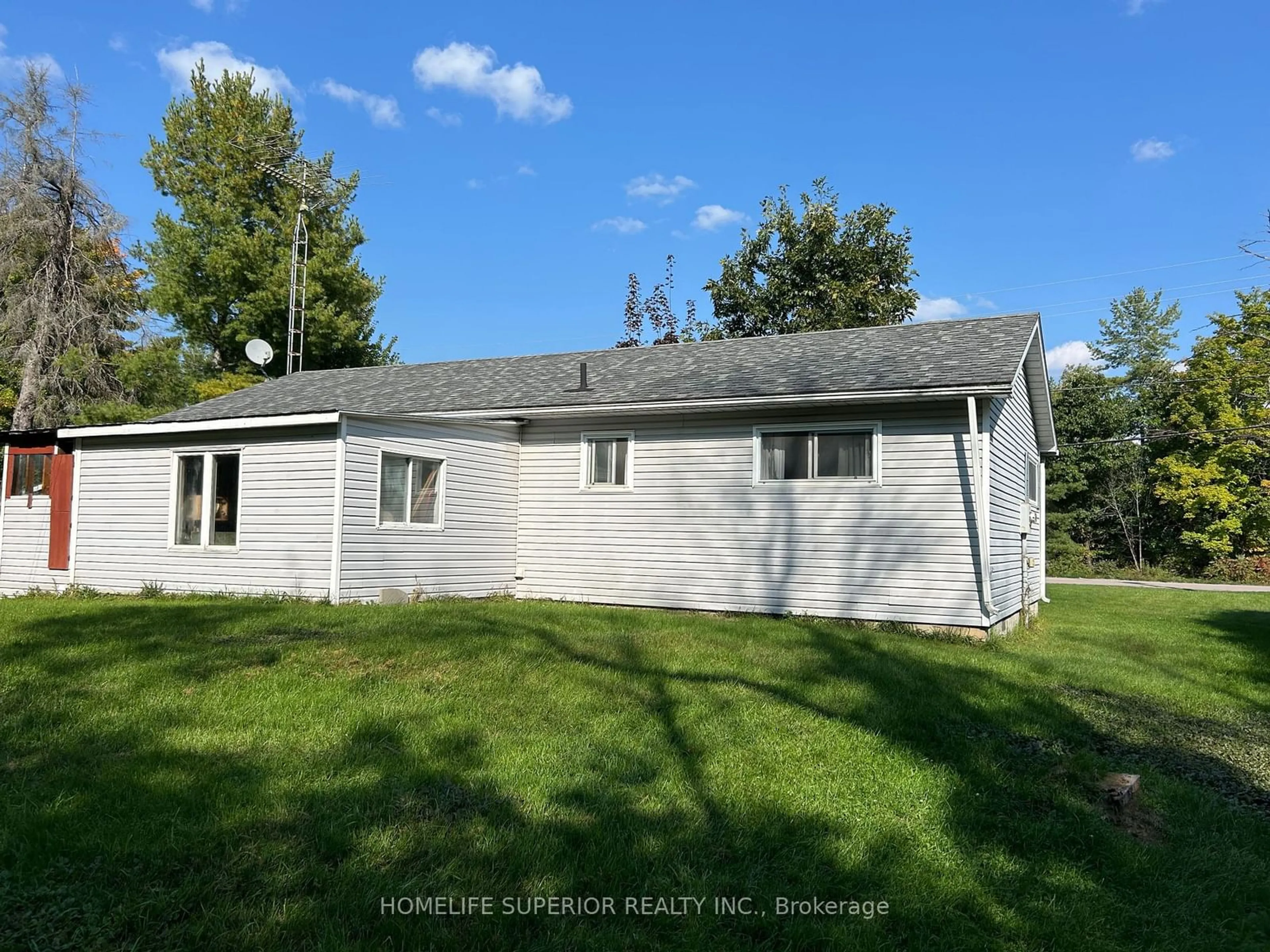 Frontside or backside of a home, the front or back of building for 39 Marble Point Rd, Marmora and Lake Ontario K0K 2M0