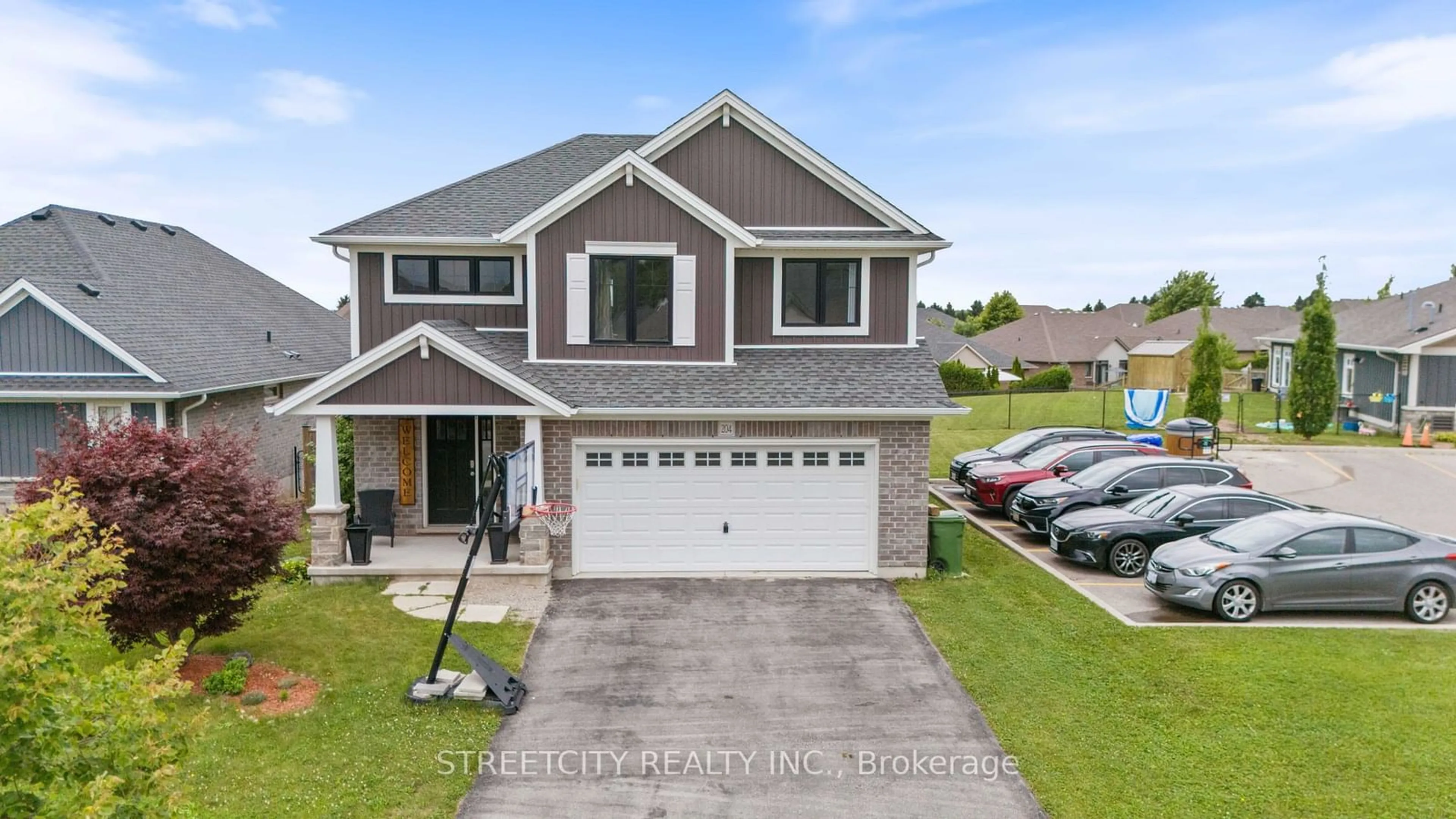 Frontside or backside of a home, the street view for 204 PEACHTREE Blvd, St. Thomas Ontario N5R 0E3