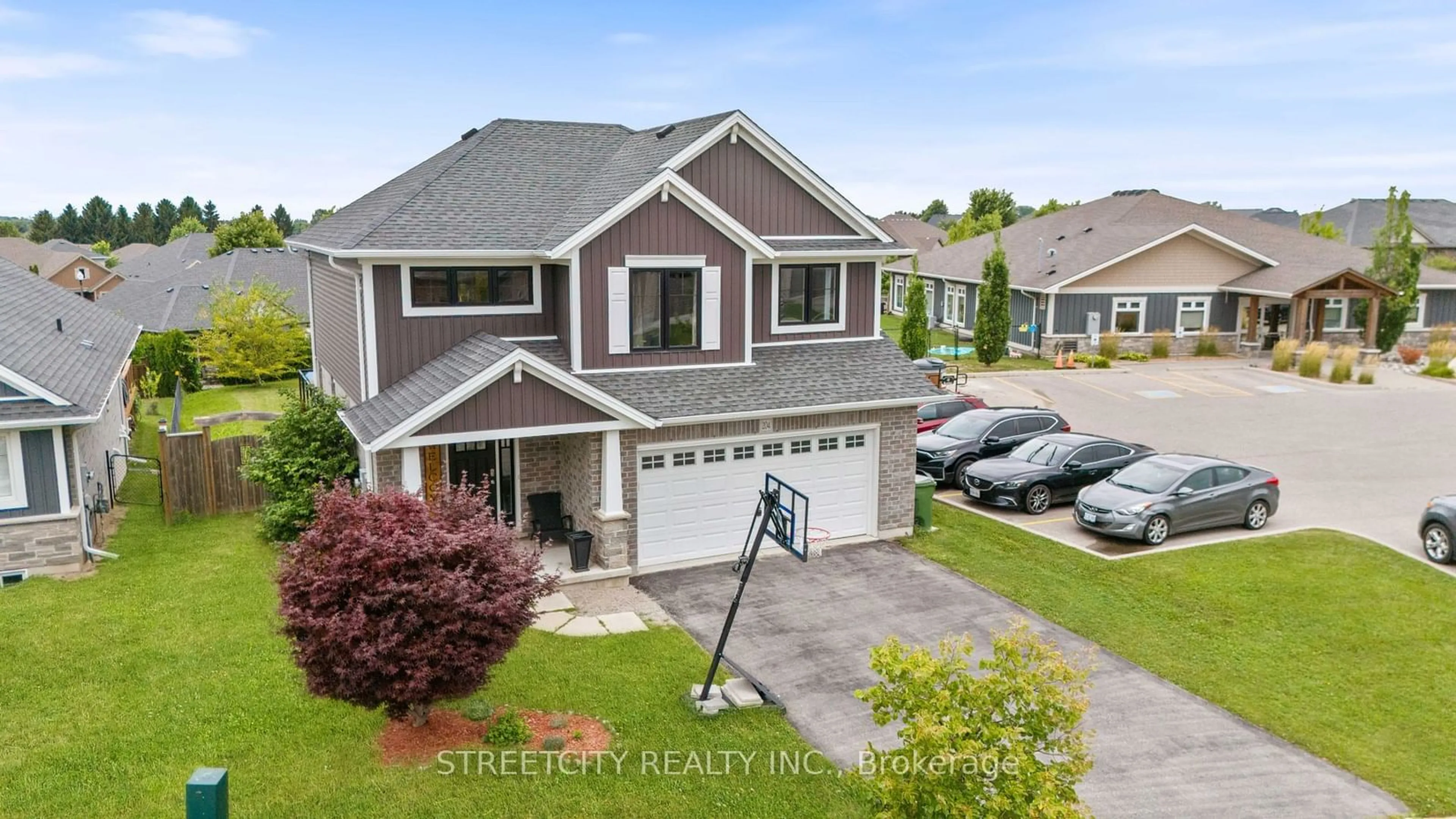 Frontside or backside of a home, the street view for 204 PEACHTREE Blvd, St. Thomas Ontario N5R 0E3