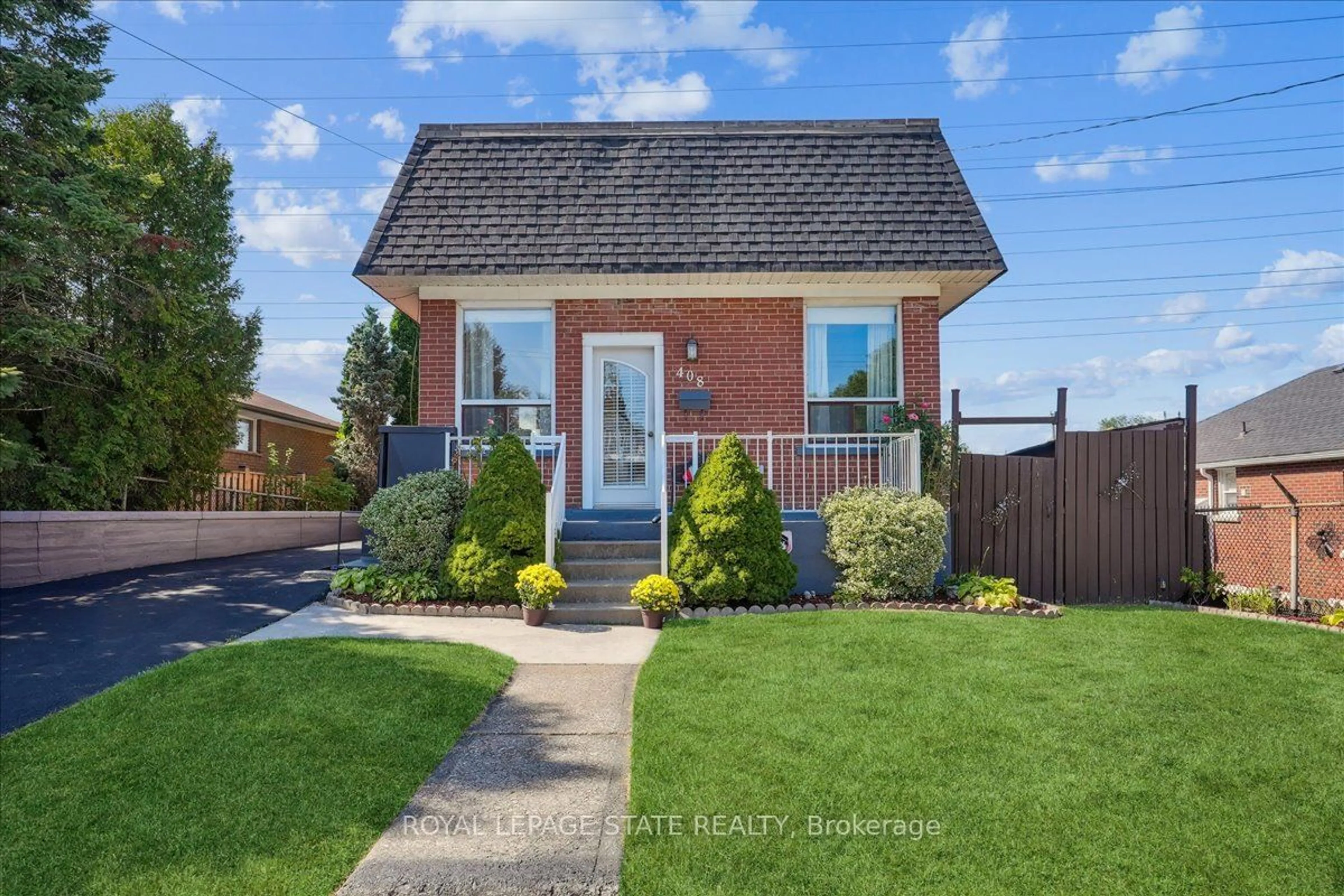 Frontside or backside of a home, cottage for 408 Cochrane Rd, Hamilton Ontario L8K 3G9