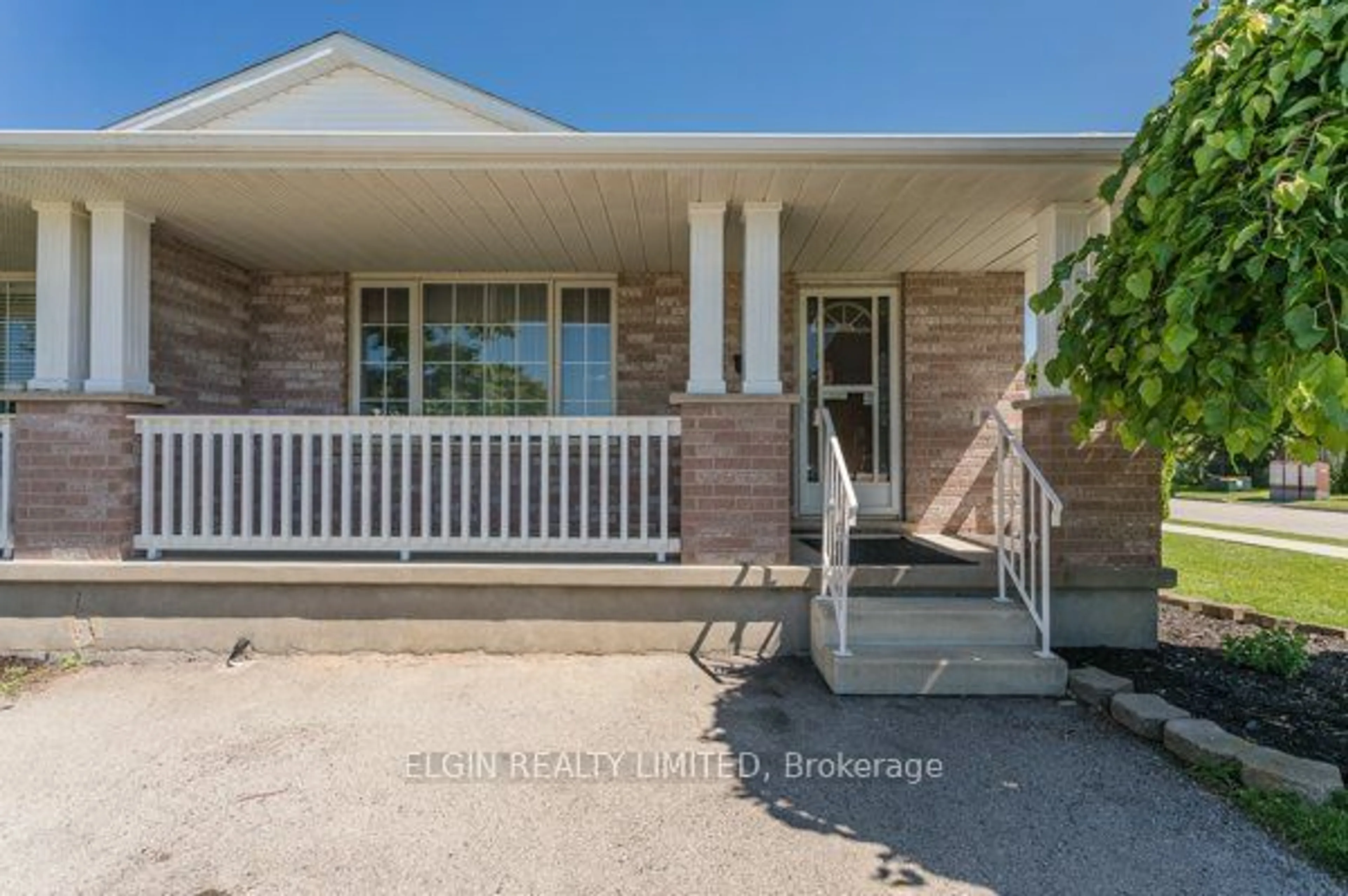 Frontside or backside of a home, cottage for 41 Axford Pkwy, St. Thomas Ontario N5R 6E7