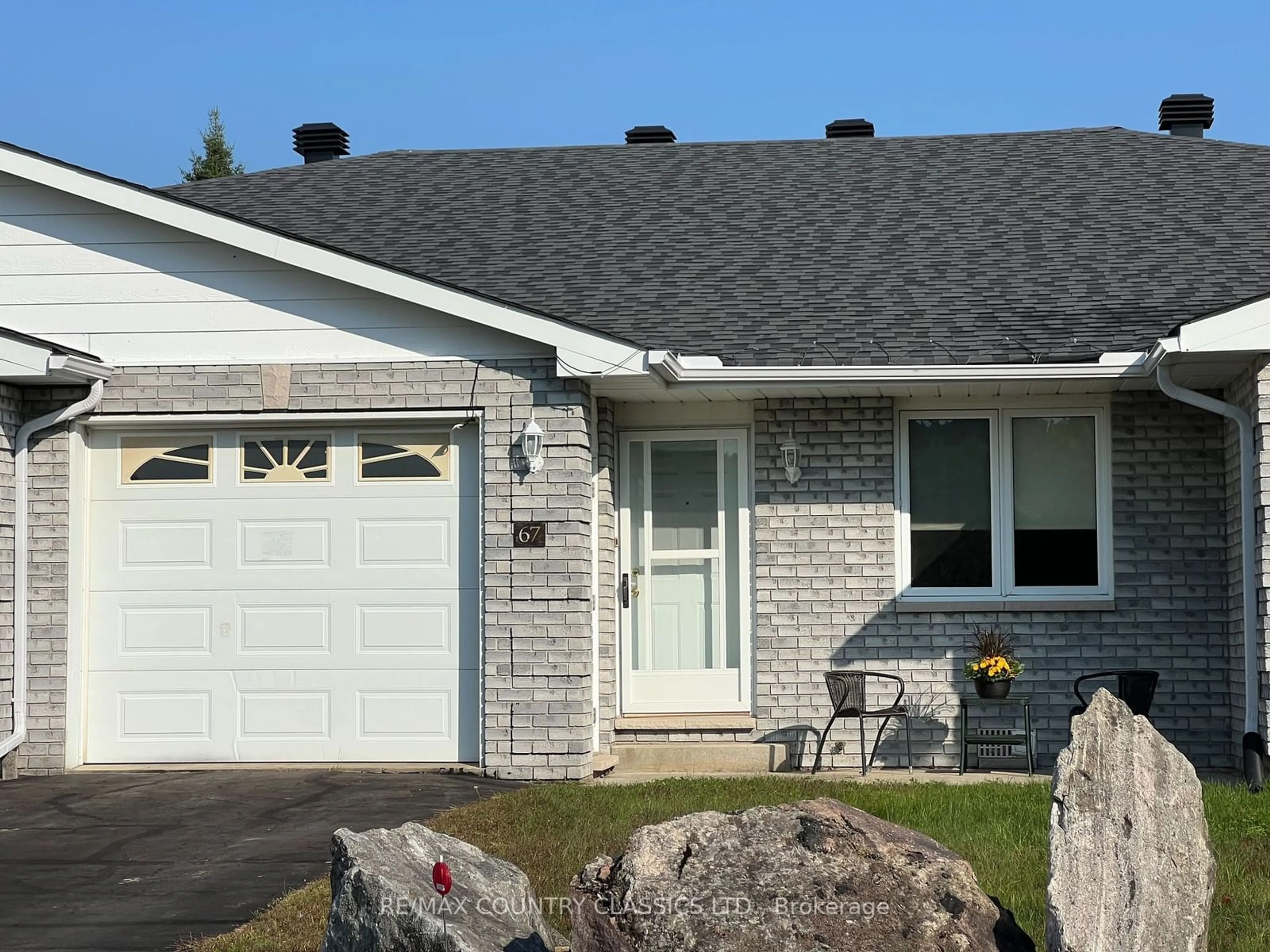 Home with vinyl exterior material for 67 Fairway Blvd #8, Bancroft Ontario K0L 1C0