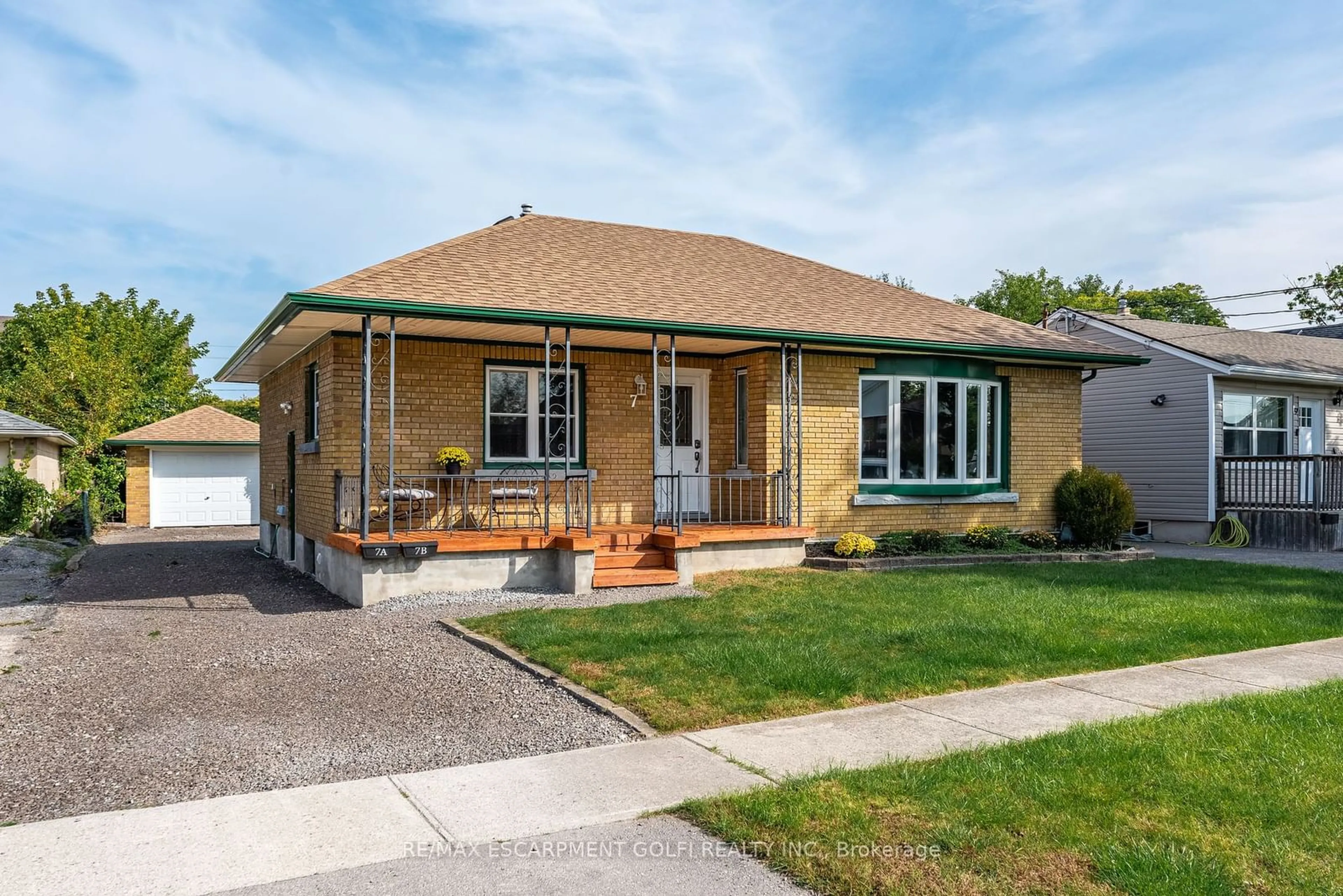 Frontside or backside of a home for 7 Battersea Ave, St. Catharines Ontario L2P 1L4