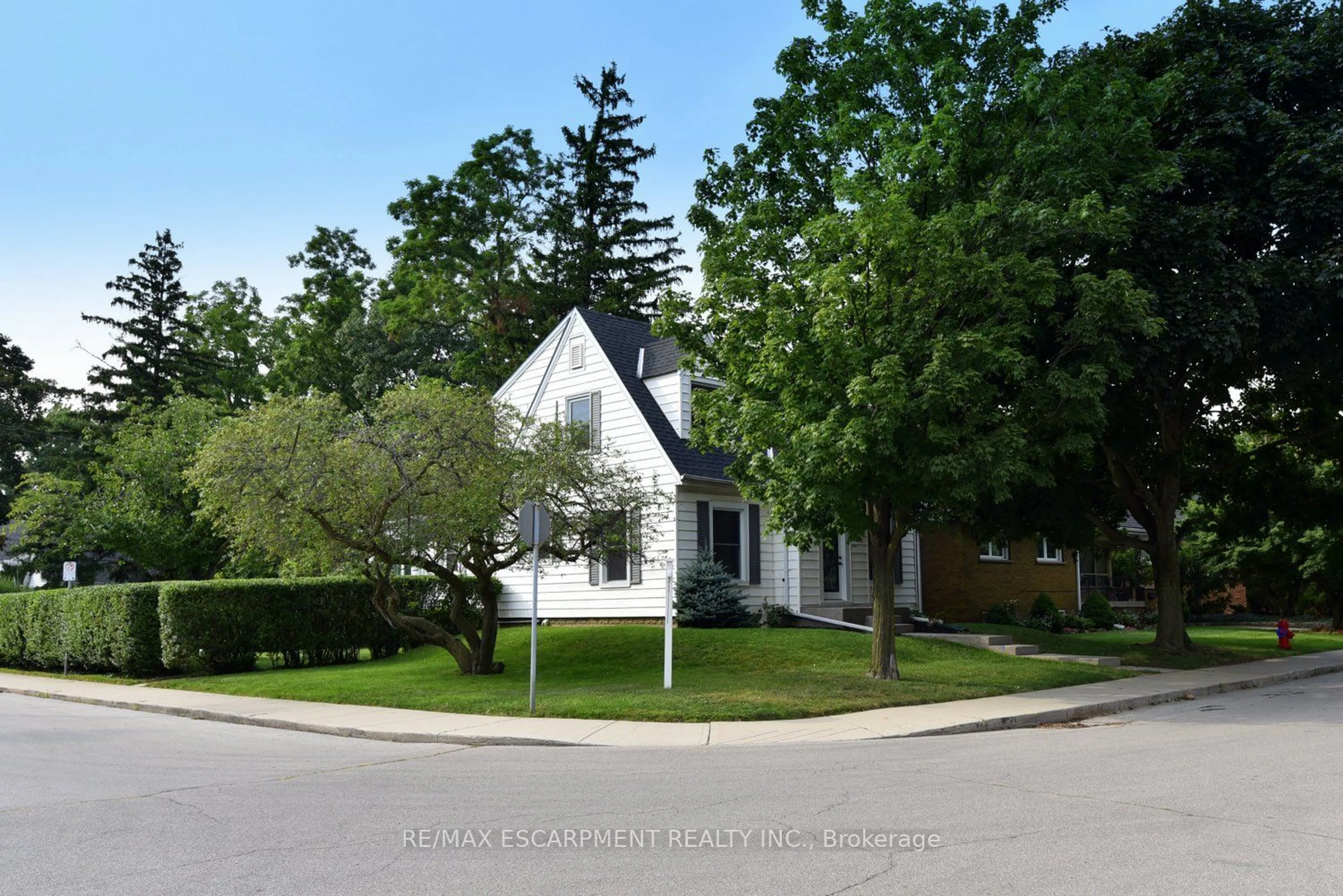 Frontside or backside of a home for 26 Highcliffe Ave, Hamilton Ontario L9A 3L4