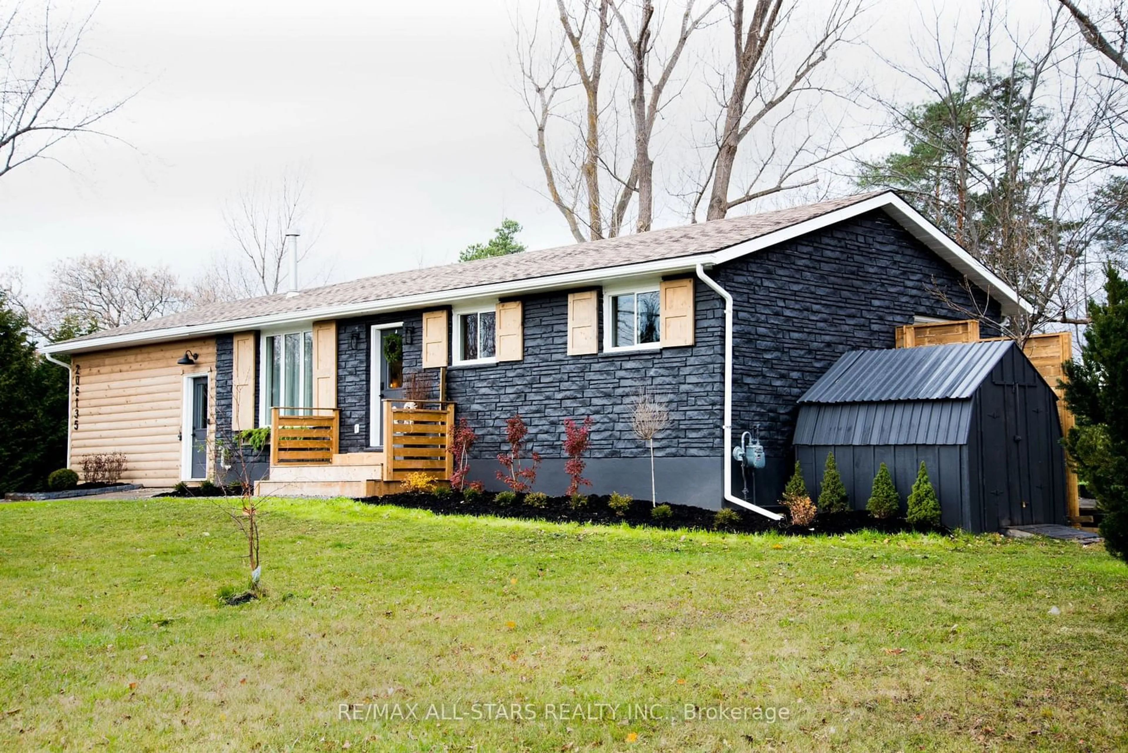 Frontside or backside of a home, cottage for 206135 Sykes St, Meaford Ontario N4L 0A7