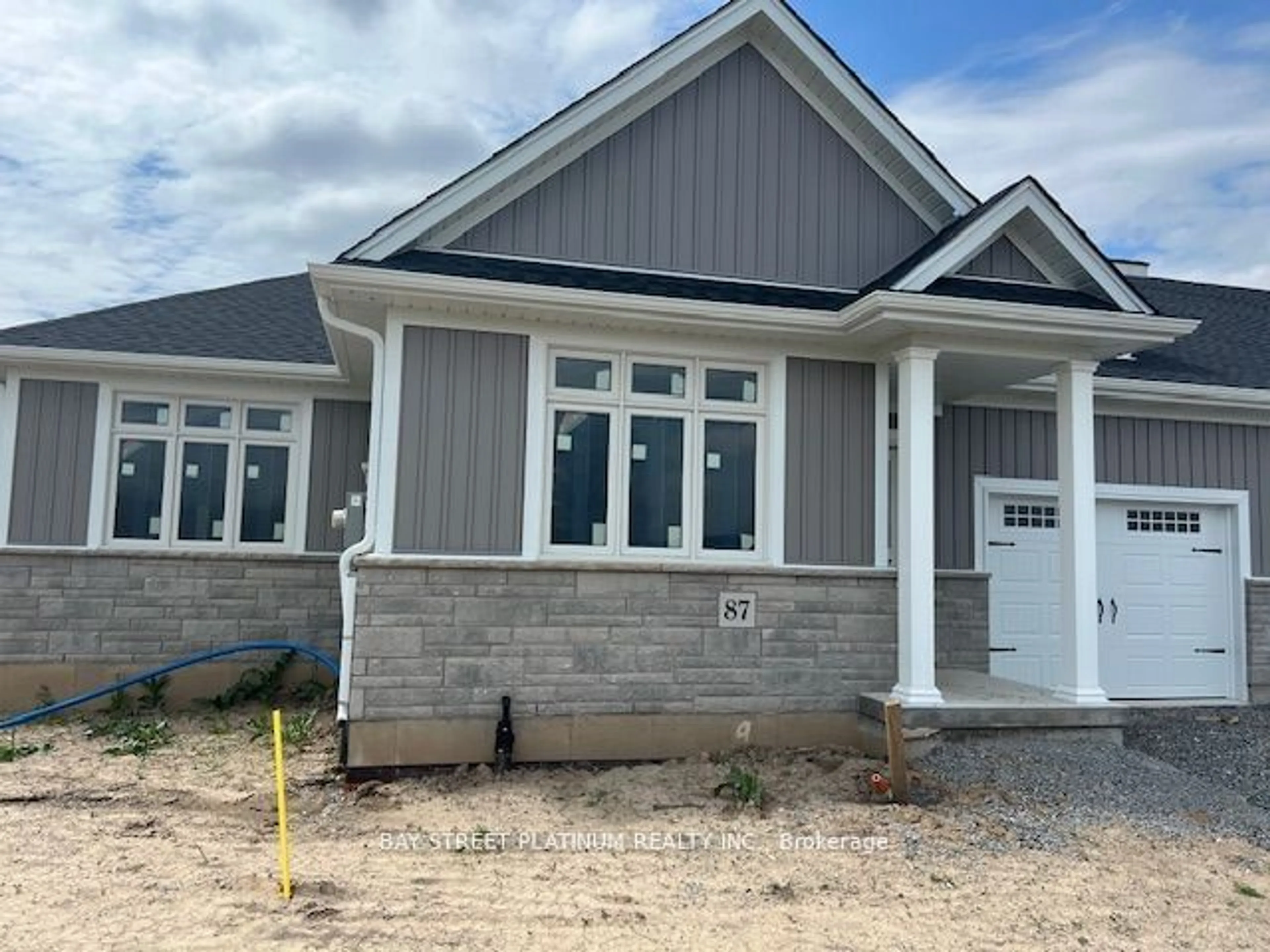 Home with vinyl exterior material for 87 Wiley Tr, Welland Ontario L3B 4C5