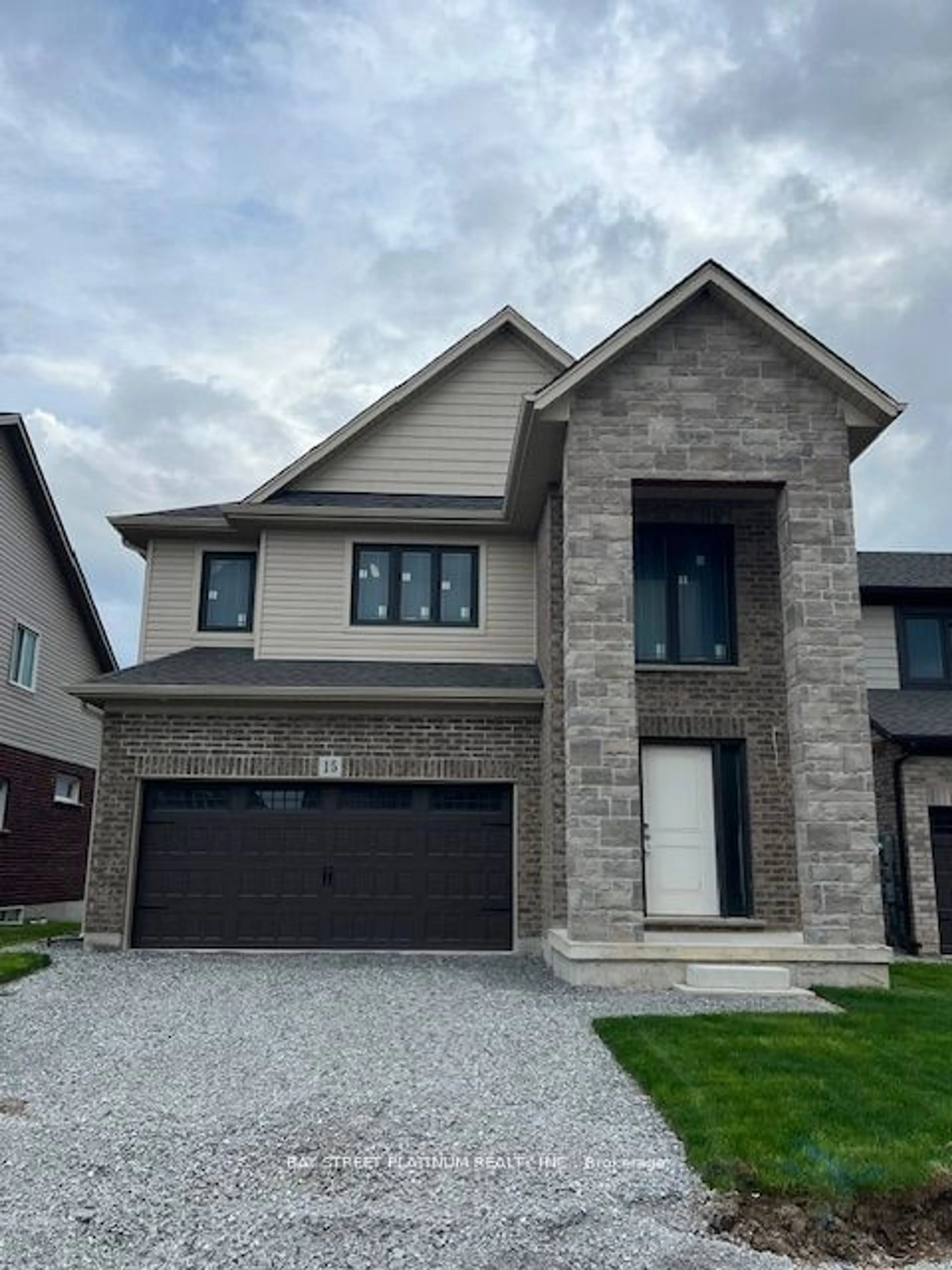 Home with brick exterior material for 15 ALICIA Cres, Thorold Ontario L2V 0M1