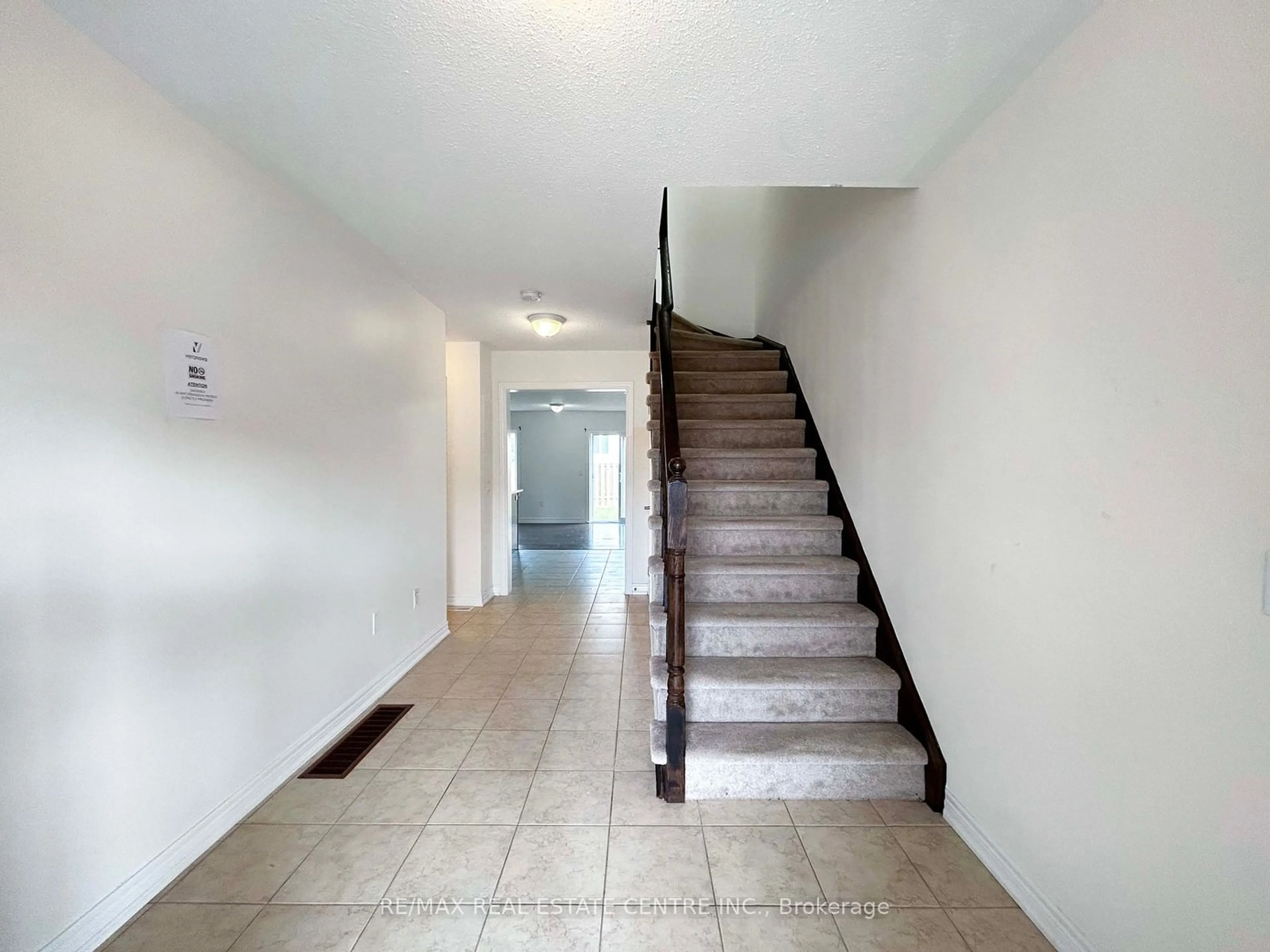 Stairs for 840 Cook Cres, Shelburne Ontario L9V 3T9