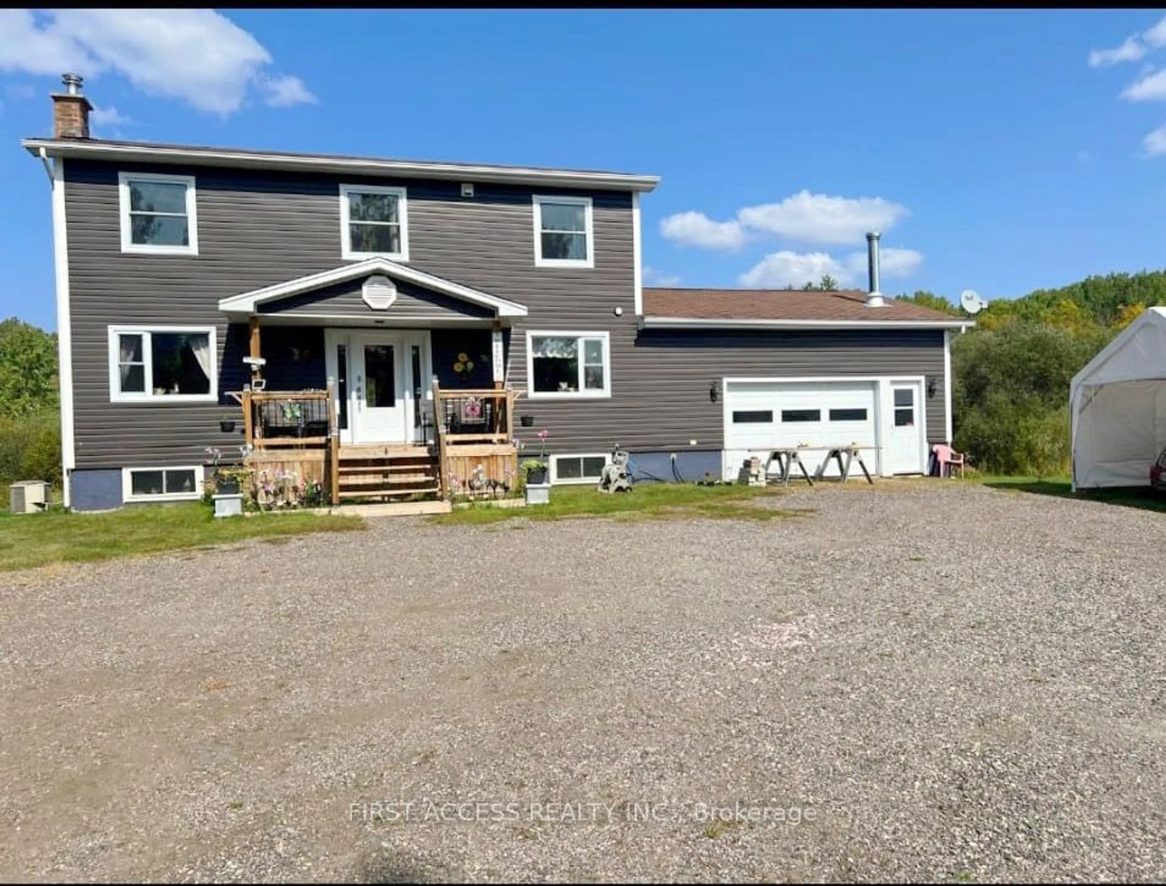 A pic from outside/outdoor area/front of a property/back of a property/a pic from drone, building for 414 Sunset Cove Rd, Callander Ontario P0H 1H0