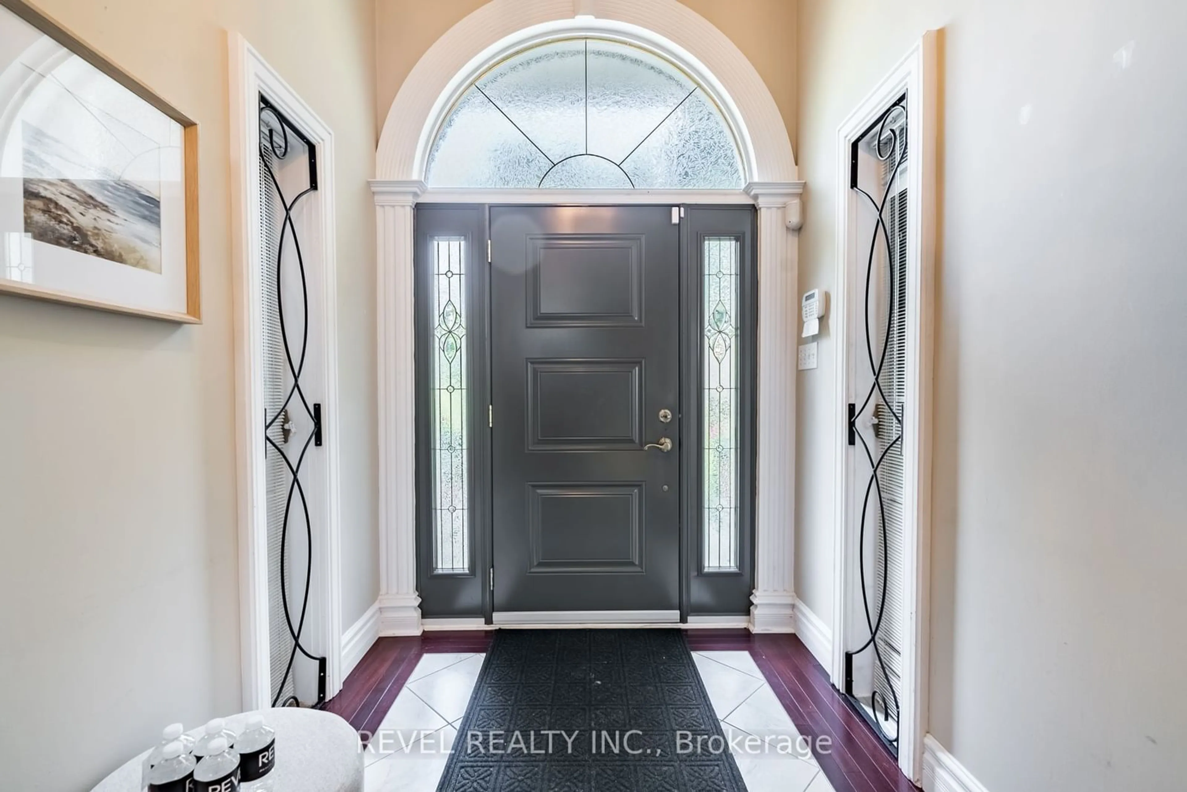 Indoor entryway, wood floors for 919 Valleyview Dr, Peterborough Ontario K9J 6R2