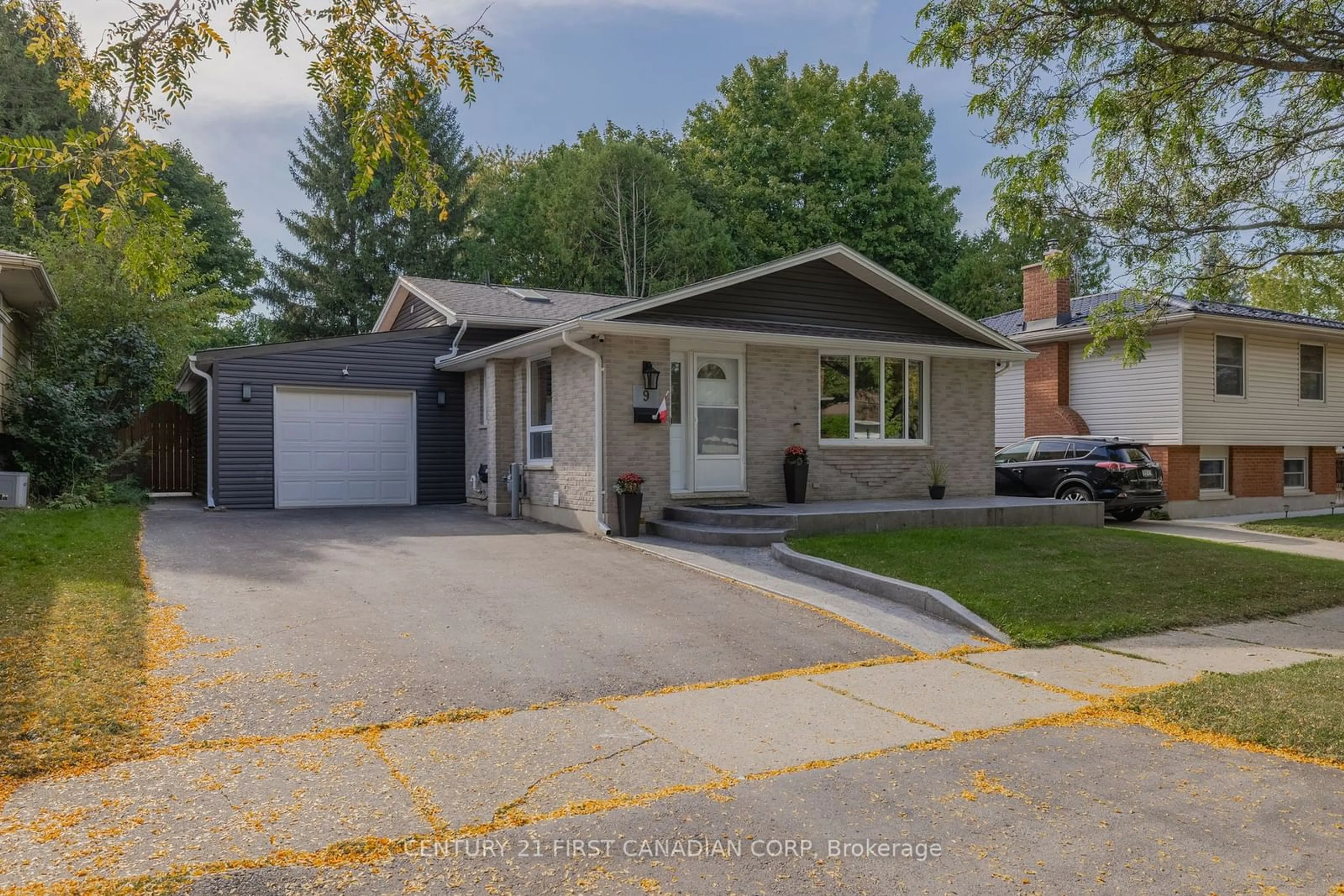 Frontside or backside of a home for 9 Rexway Rd, London Ontario N6G 3C1