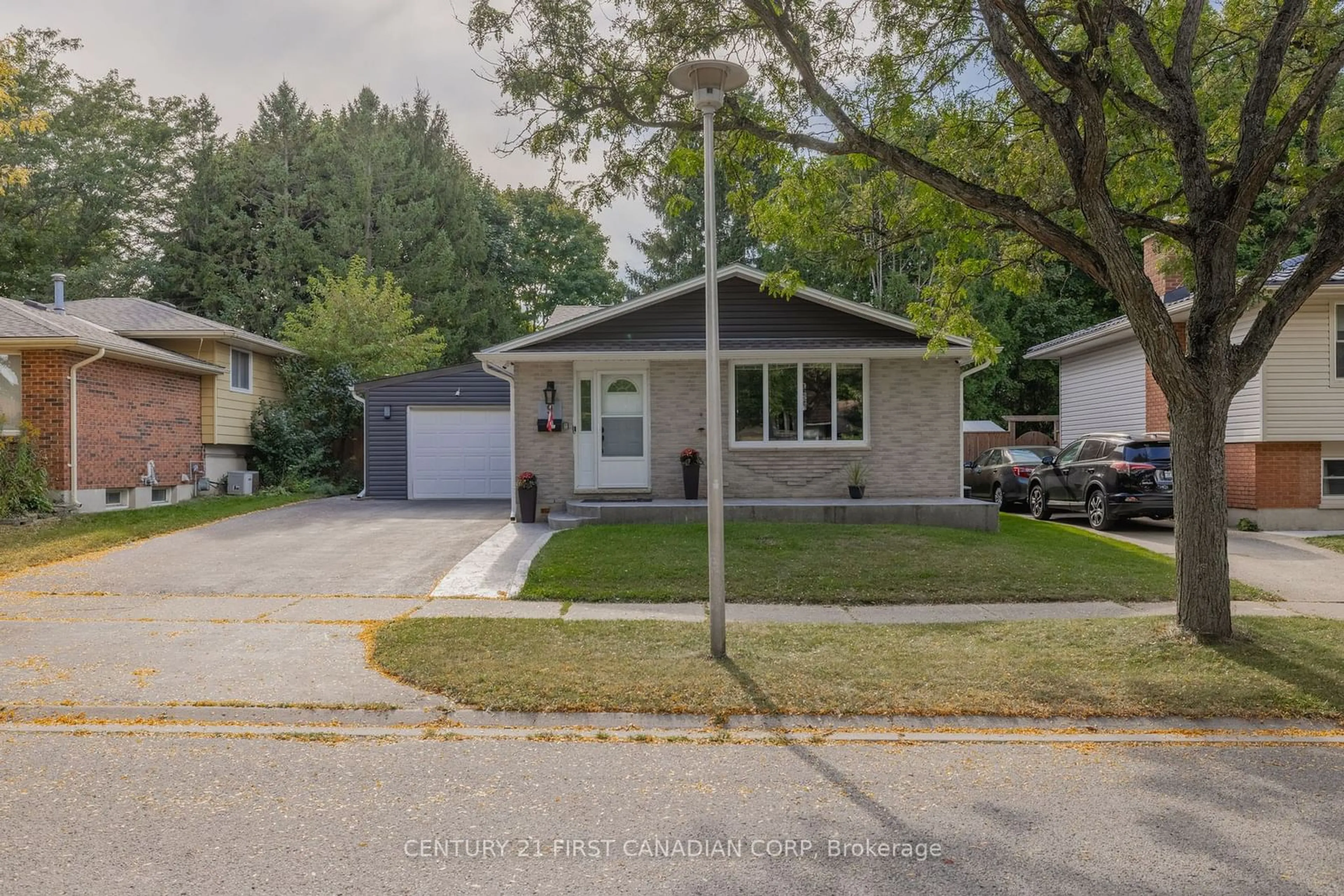 Street view for 9 Rexway Rd, London Ontario N6G 3C1