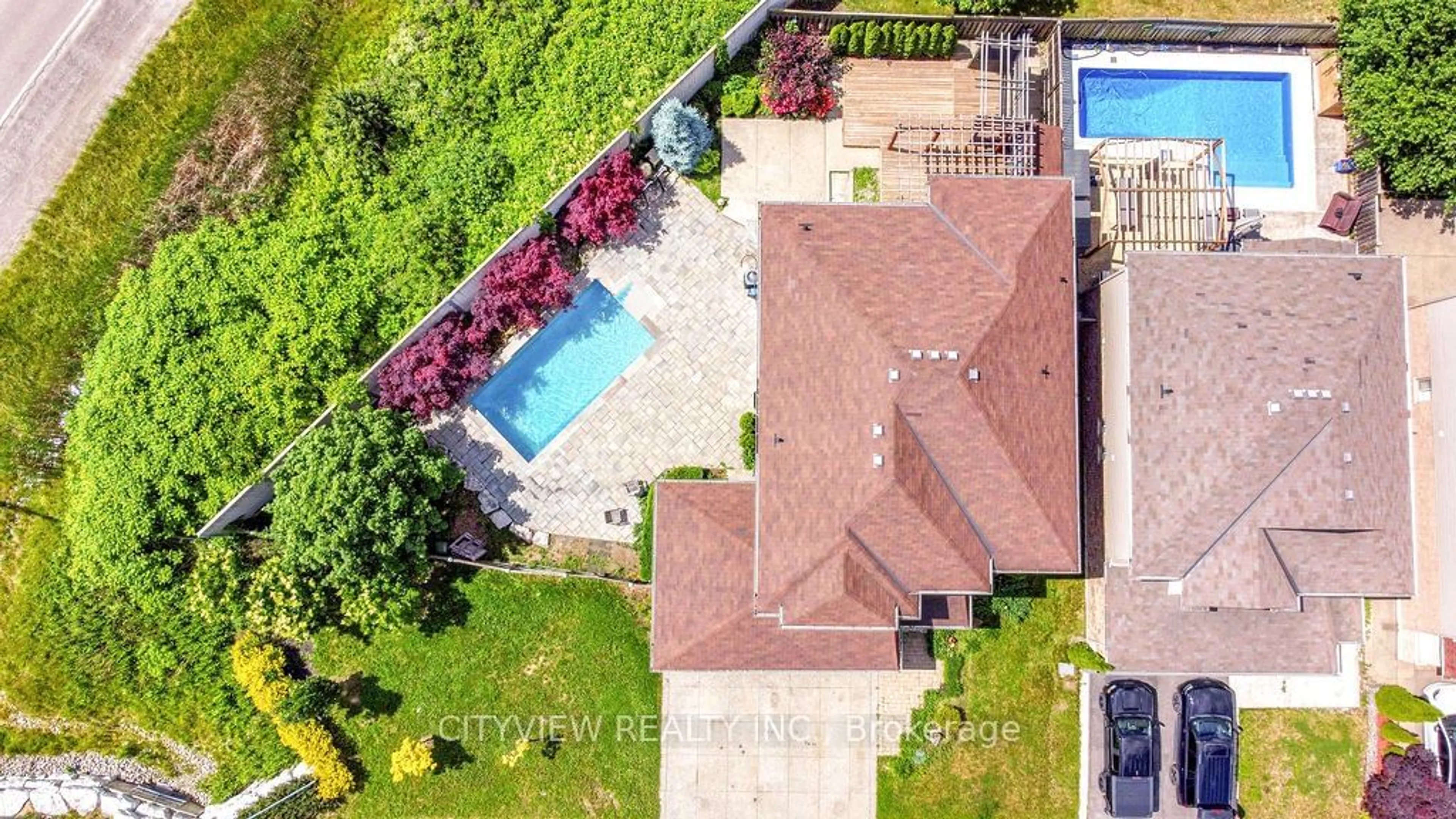 Frontside or backside of a home, the fenced backyard for 1348 Baseline Rd, Hamilton Ontario L8E 0E4