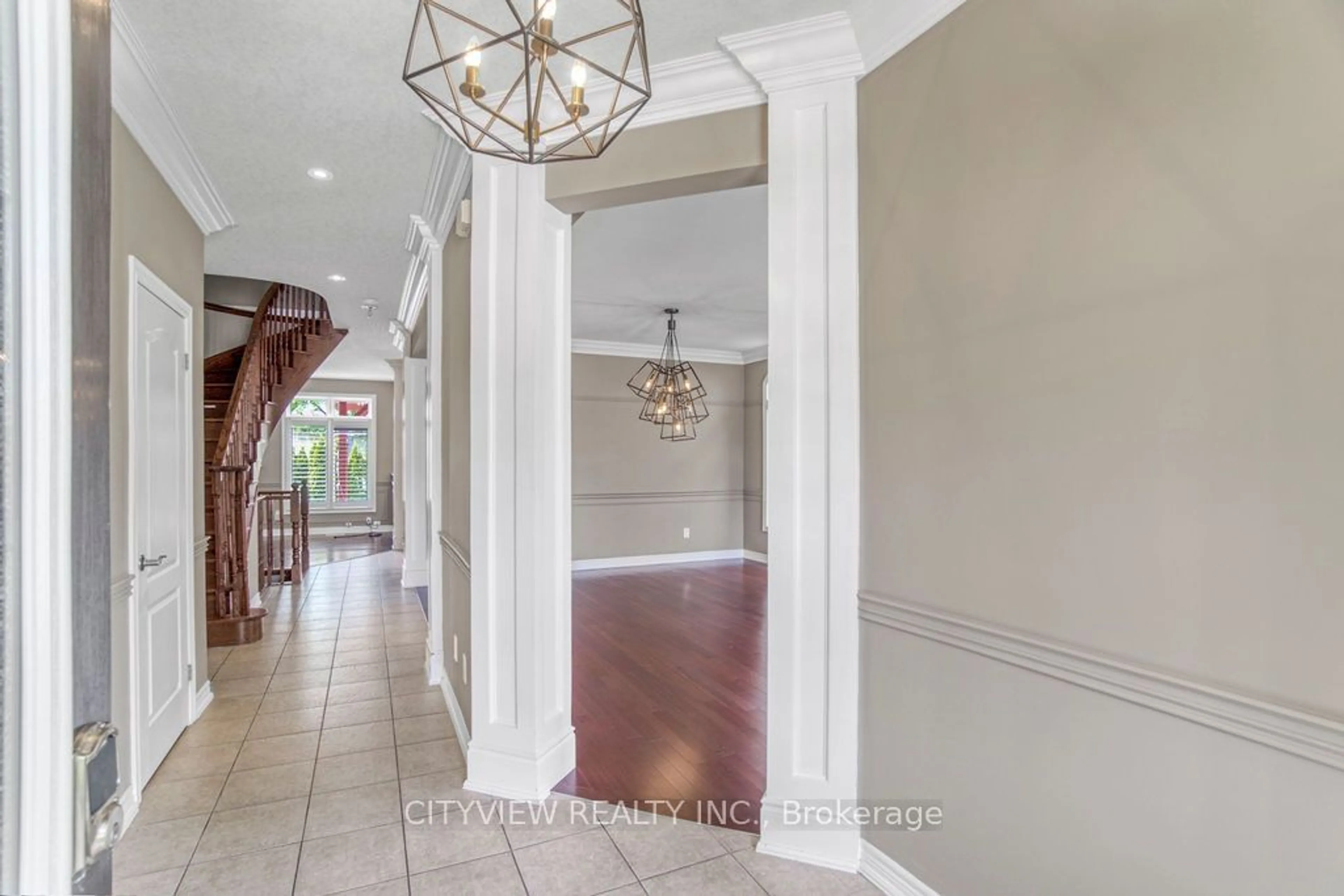 Indoor foyer, wood floors for 1348 Baseline Rd, Hamilton Ontario L8E 0E4