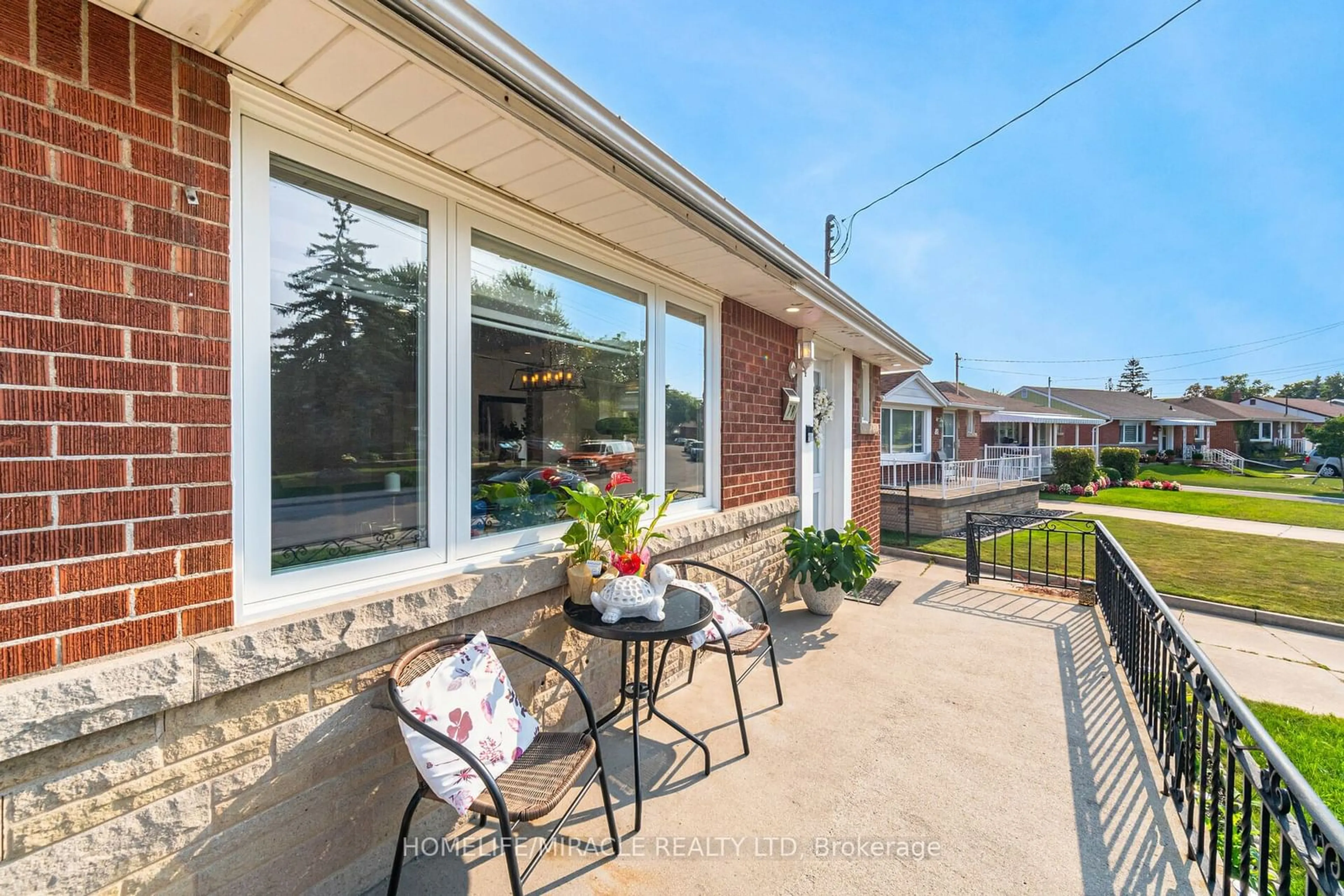 Patio for 79 CASTLEFIELD Dr, Hamilton Ontario L8T 3R1