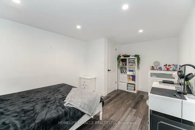 Additional image 9 of 79 CASTLEFIELD Dr