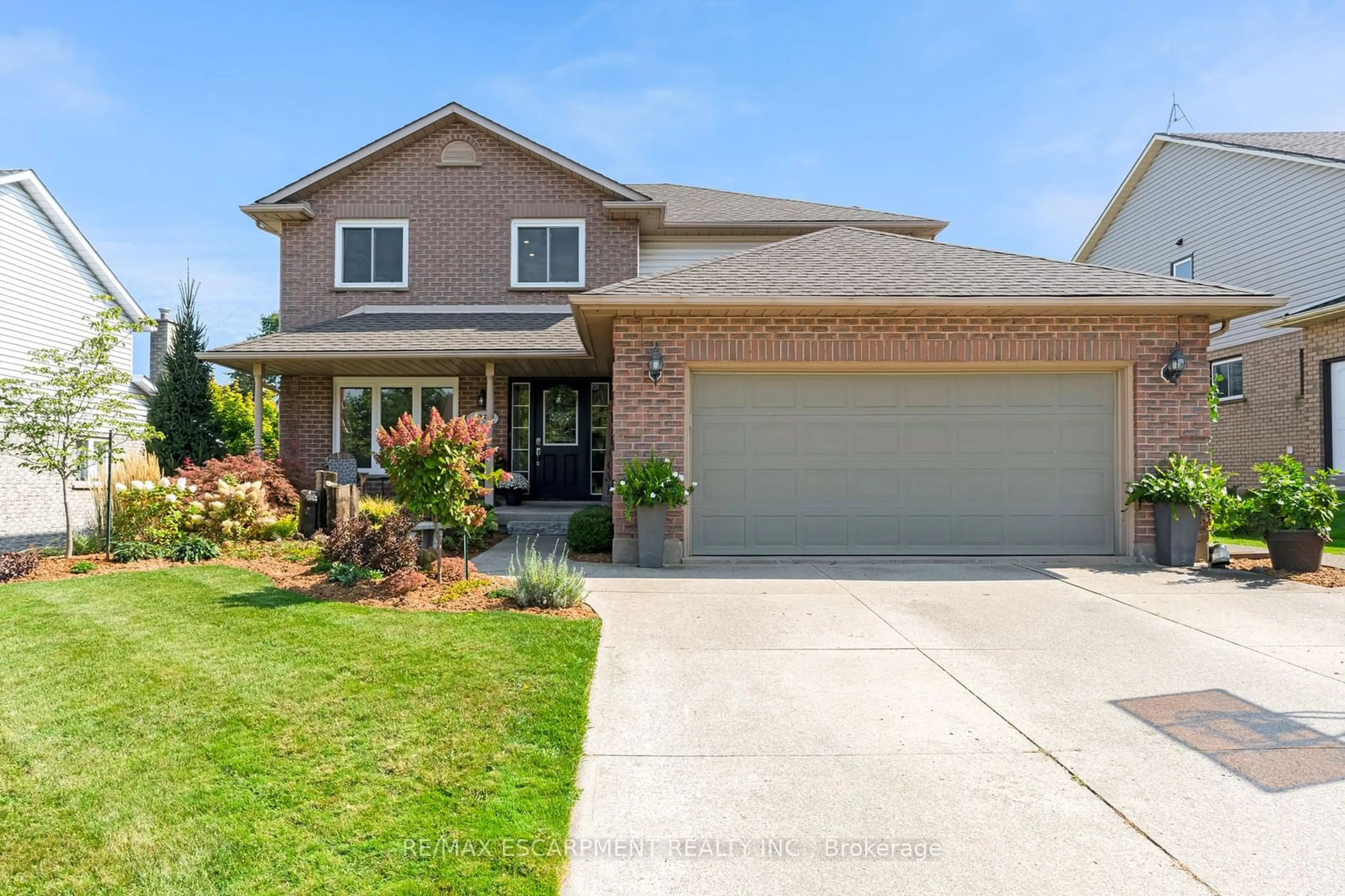 Frontside or backside of a home, the street view for 4351 Birchmount Ave, Lincoln Ontario L3J 0J2