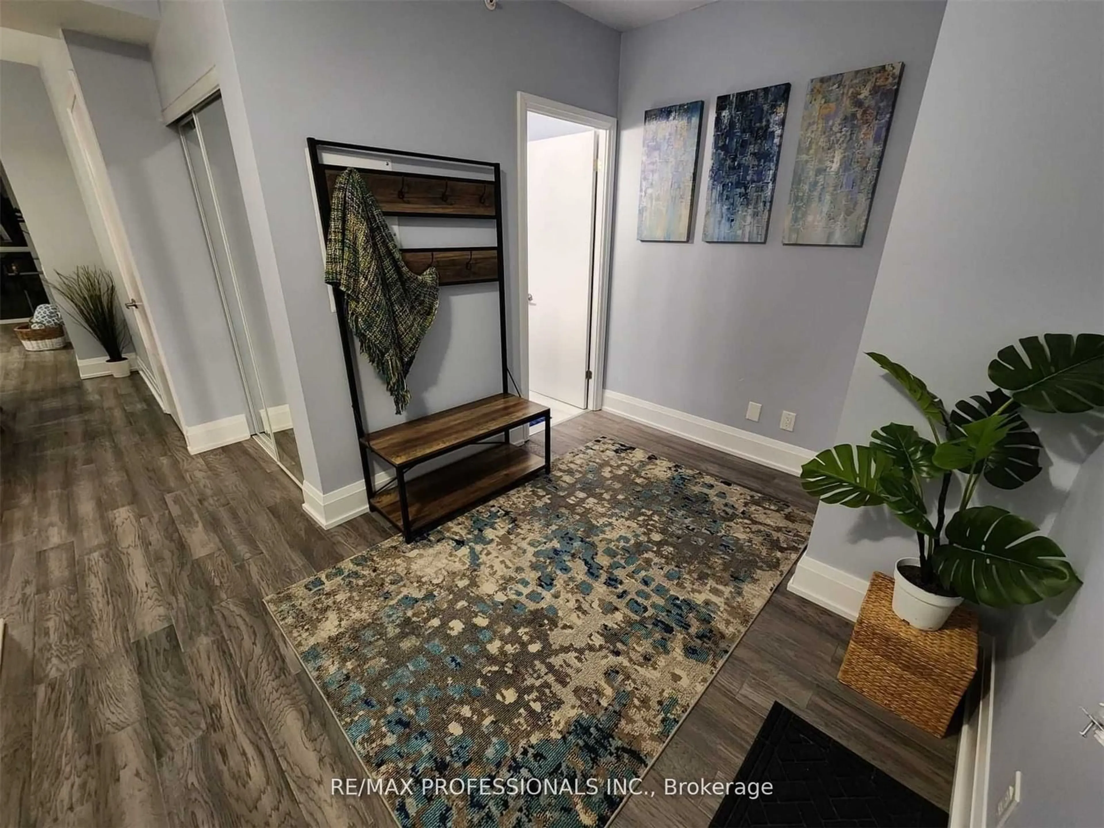 Indoor entryway, carpet floors for 7711 Green Vista Gate #315, Niagara Falls Ontario L2G 0Y9