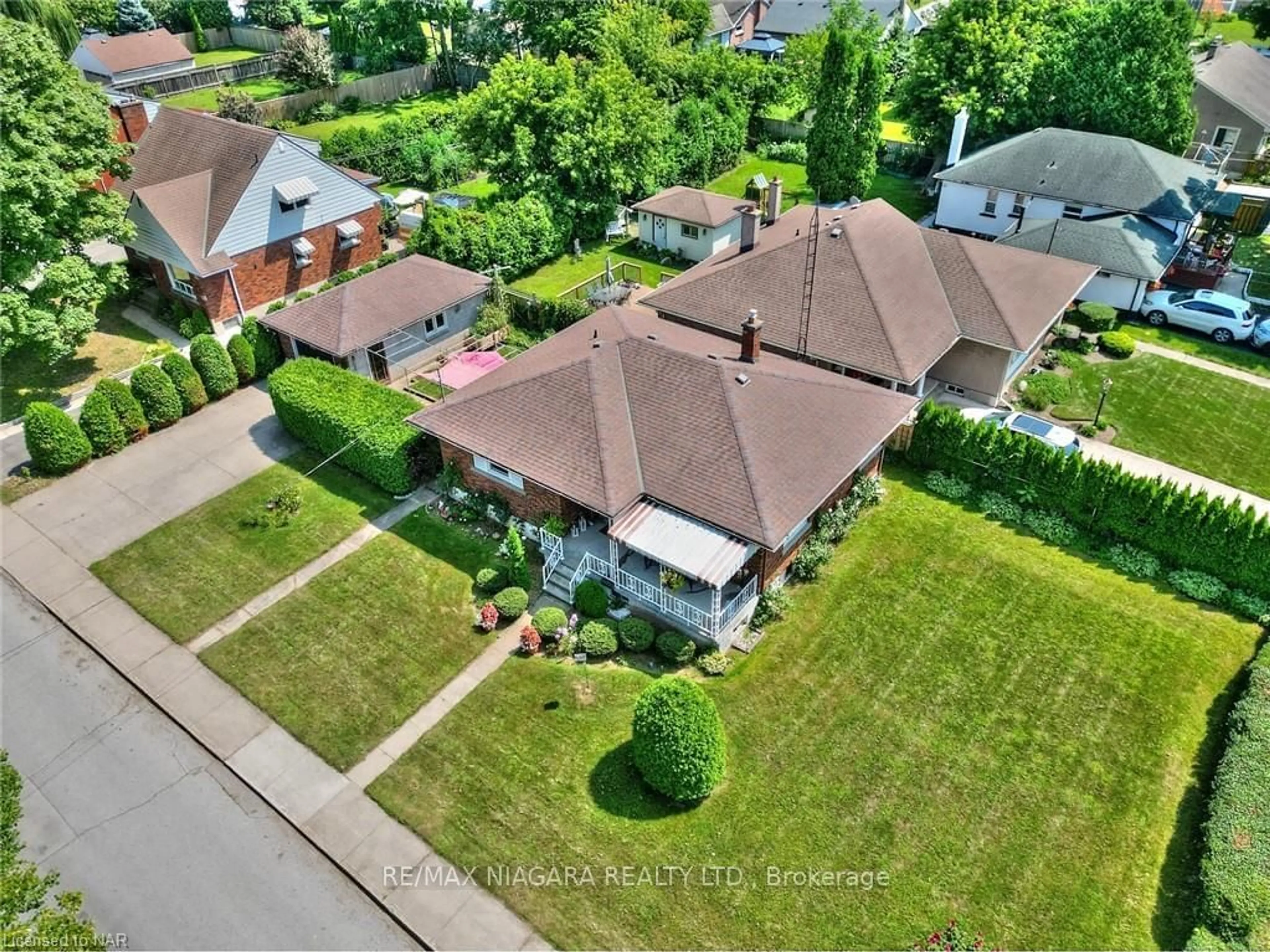 Frontside or backside of a home for 6426 Margaret St, Niagara Falls Ontario L2G 2T7