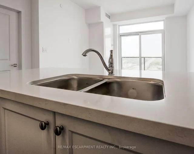 Additional property image - 470 Dundas St Unit 1108