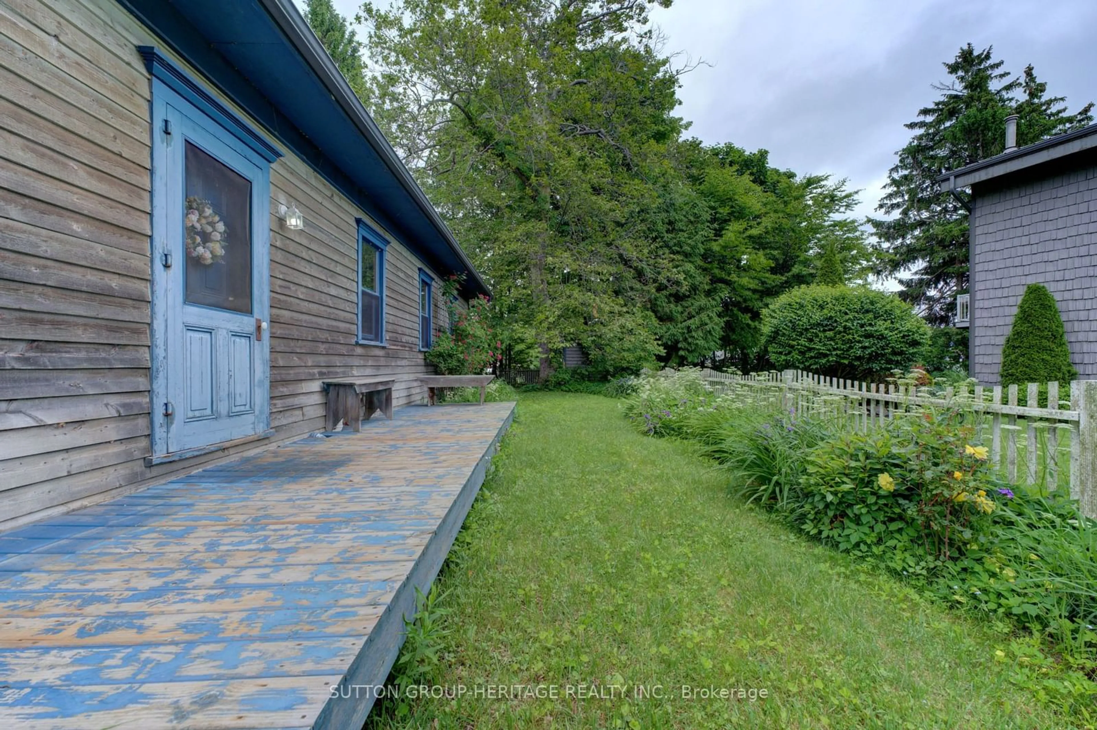 Patio for 627 Nelson St, Norfolk Ontario N0A 1N2