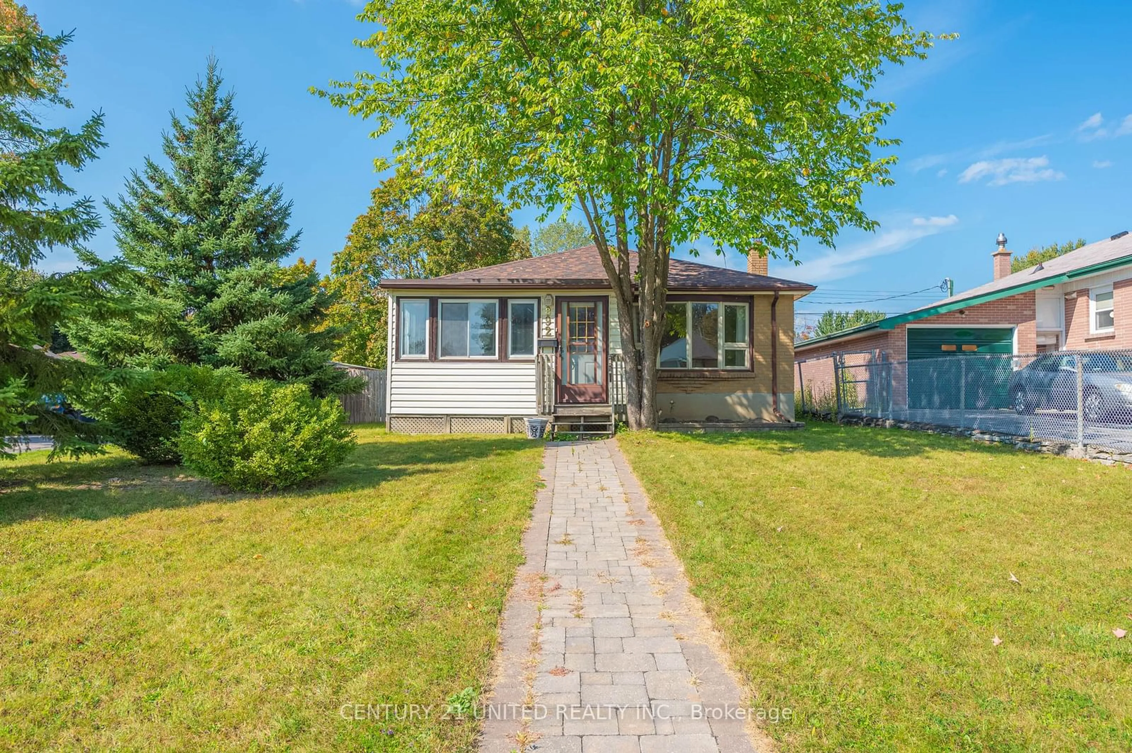 Frontside or backside of a home, cottage for 892 Elmdale Cres, Peterborough Ontario K9H 6G2