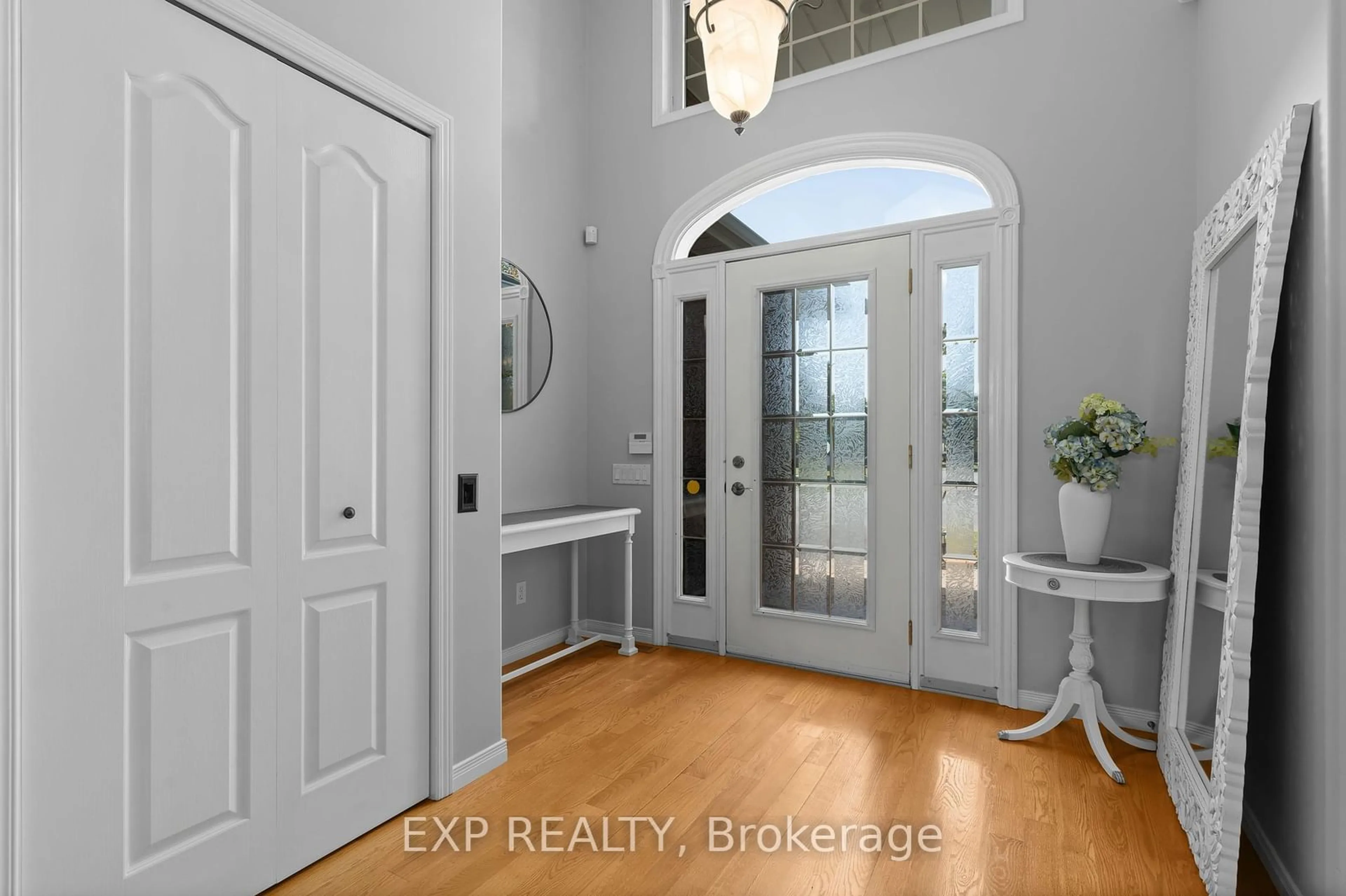 Indoor entryway, wood floors for 106 Hickory Grve, Belleville Ontario K8N 5W9