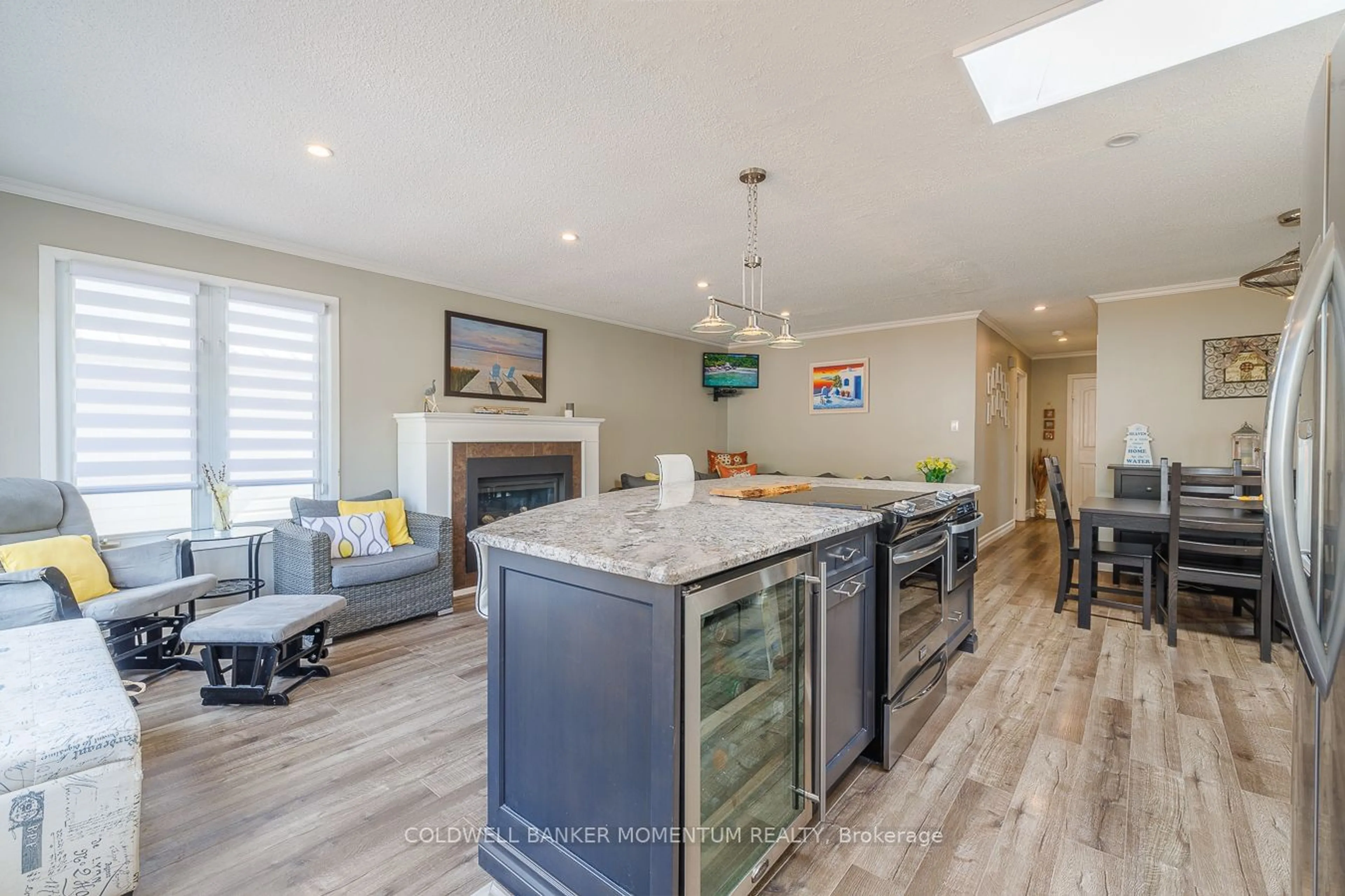 Open concept kitchen for 12 1/2 Beachaven Dr, St. Catharines Ontario L2M 1A4