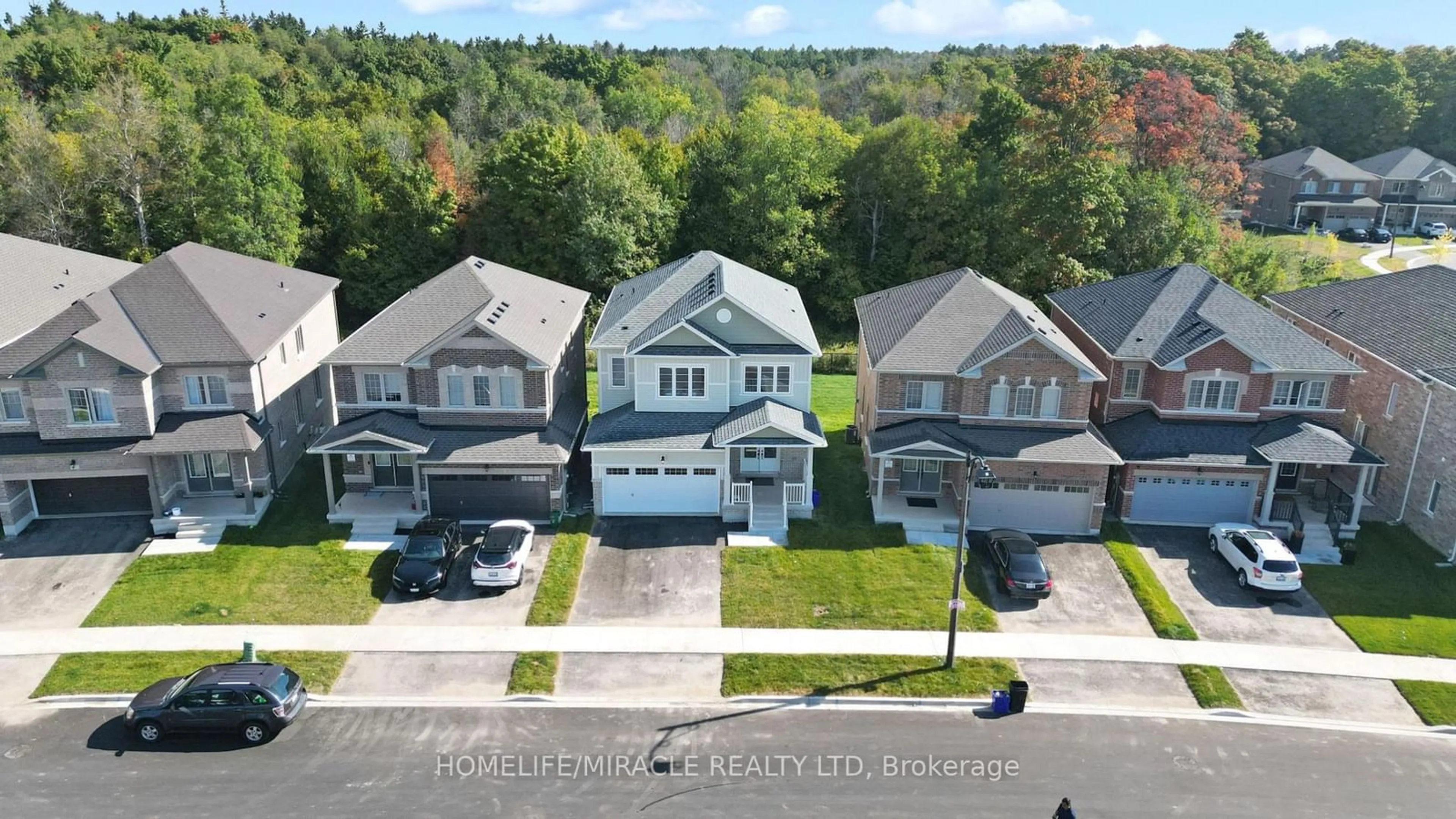 A pic from exterior of the house or condo, the street view for 375 Leanne Lane, Shelburne Ontario L9V 3Y6