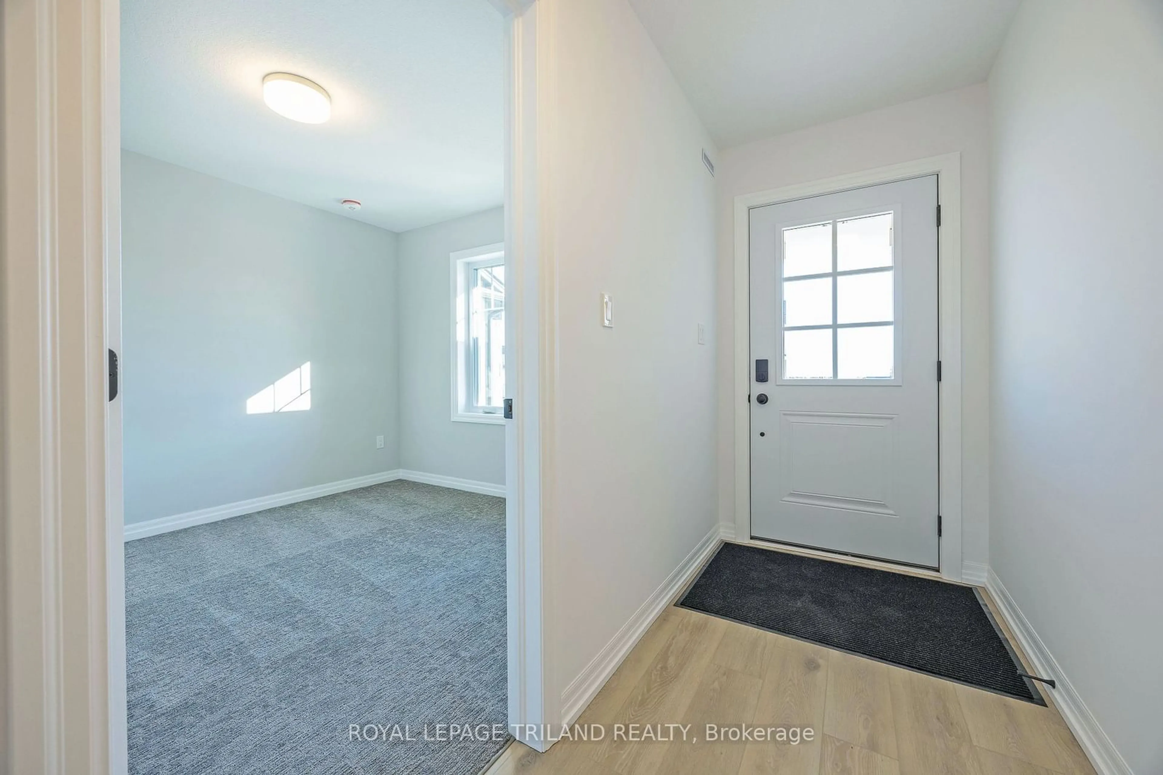 Indoor entryway, not visible floor for 10 SILVERLEAF Path, St. Thomas Ontario N5R 0N6