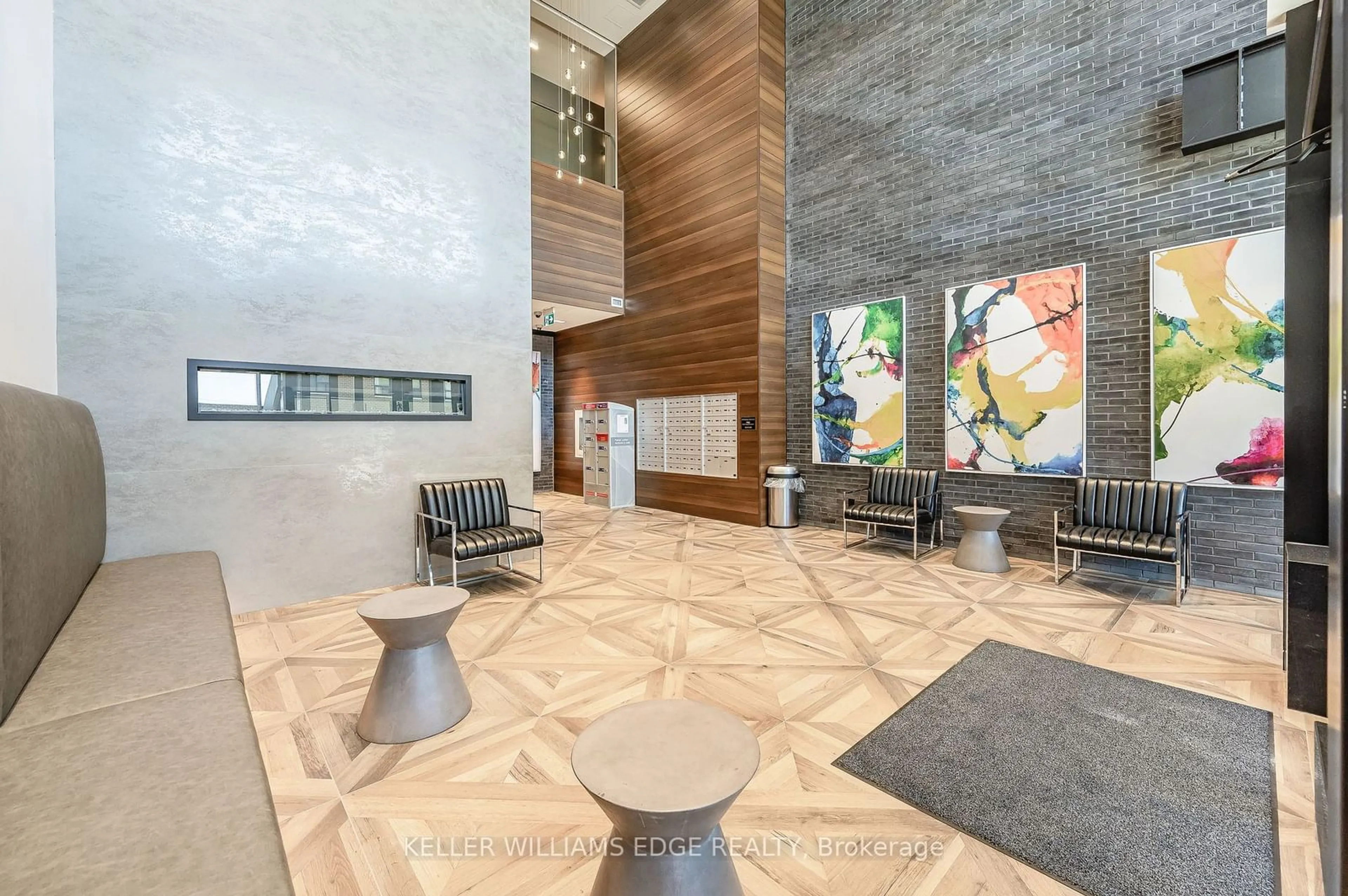 Indoor lobby, ceramic floors for 101 Locke St #415, Hamilton Ontario L8P 4A6