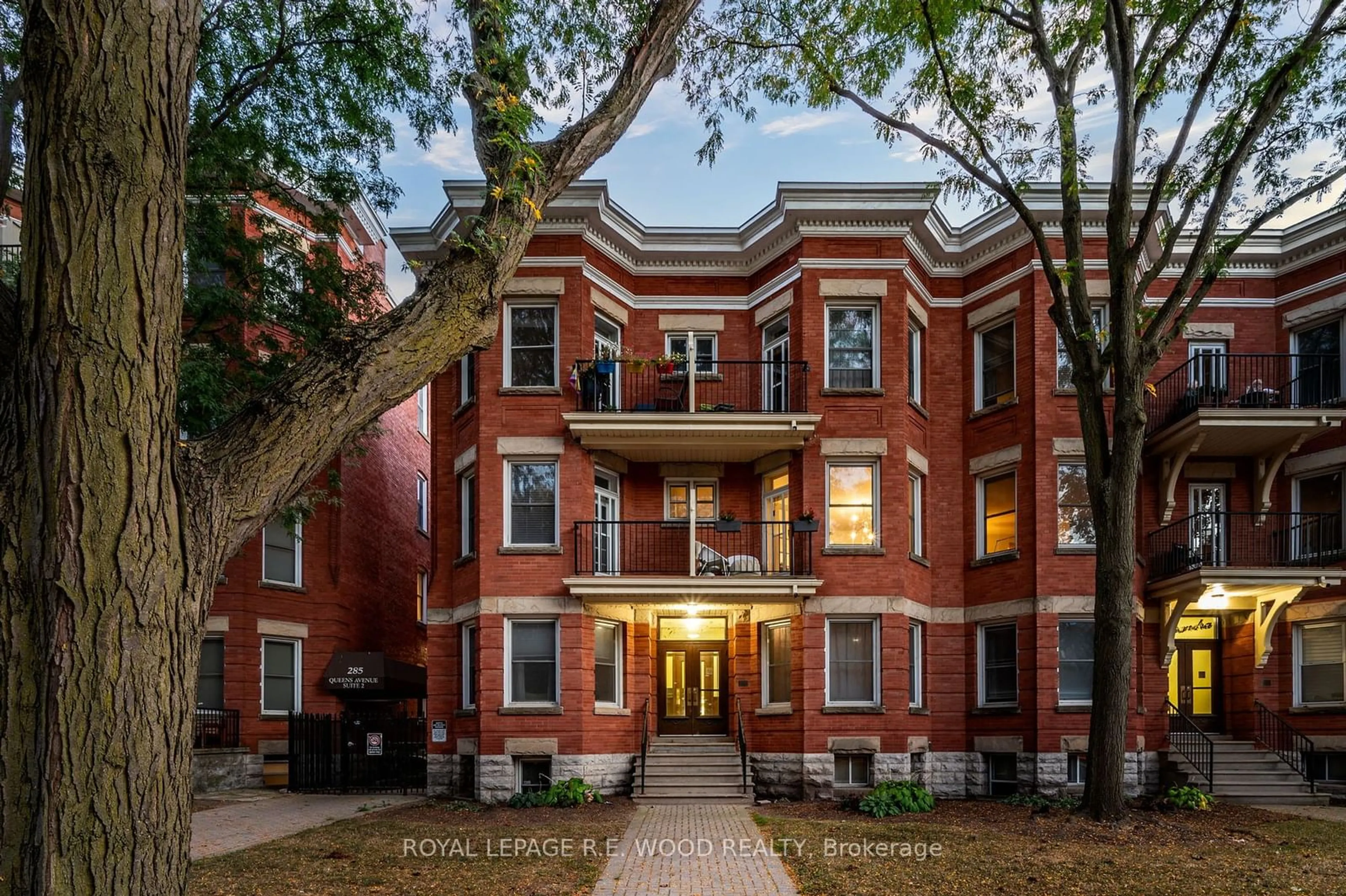 A pic from exterior of the house or condo, the front or back of building for 275 Queens Ave #204, London Ontario N6B 1X2