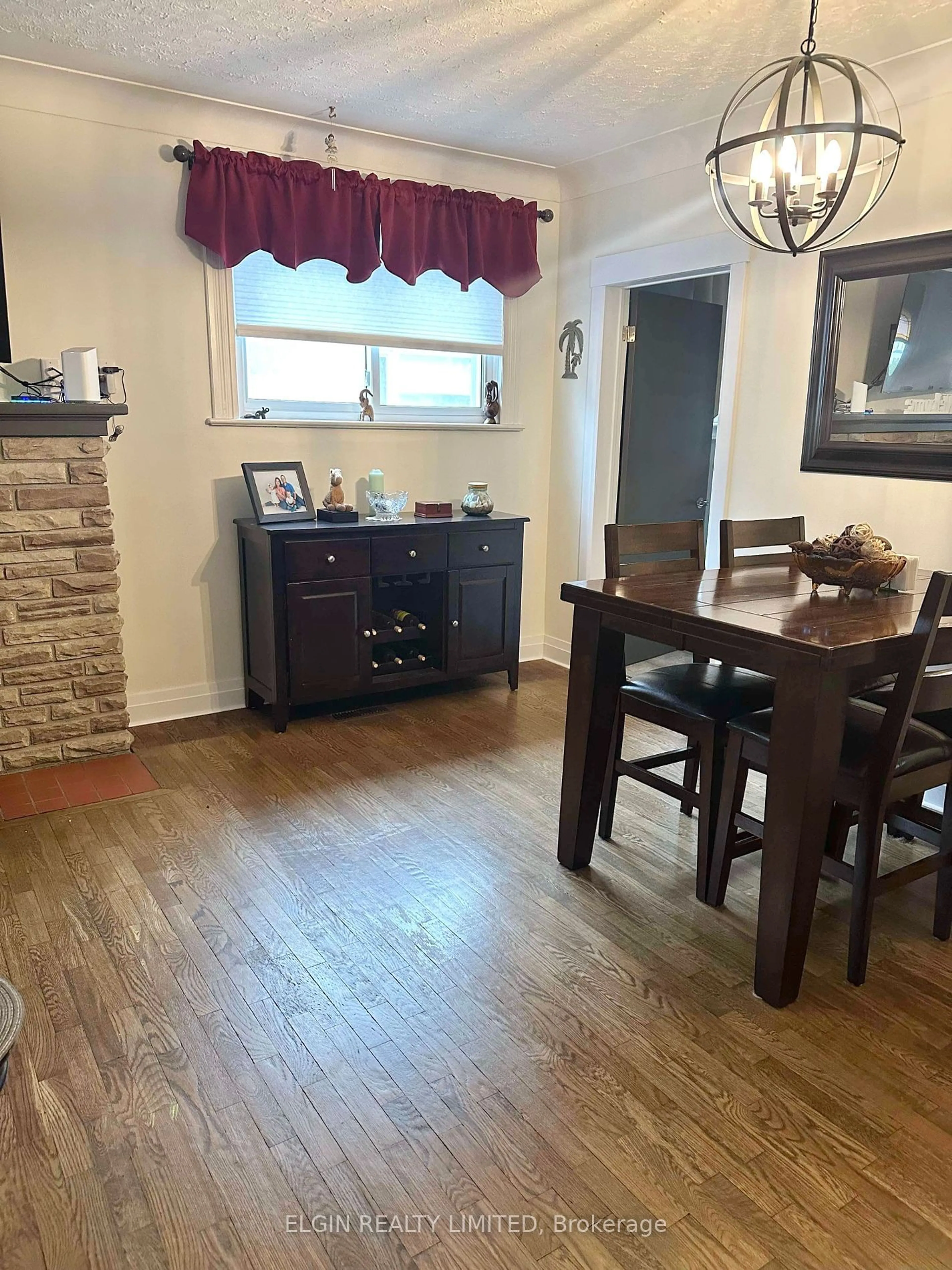 Dining room, wood floors, cottage for 13 Maple St, St. Thomas Ontario N5R 1Y8