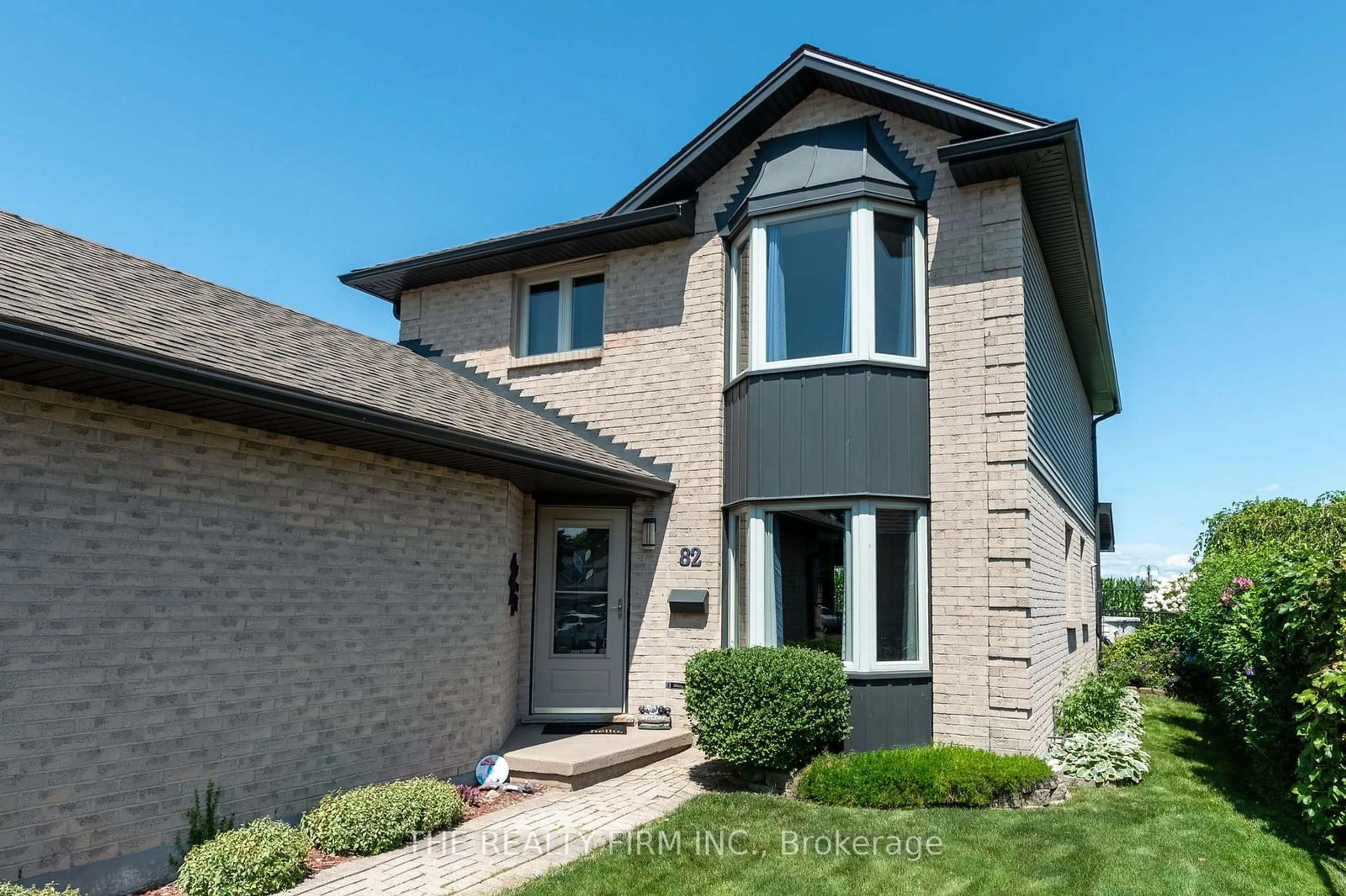 Home with brick exterior material for 82 Duncan Cres, London Ontario N5V 4E9